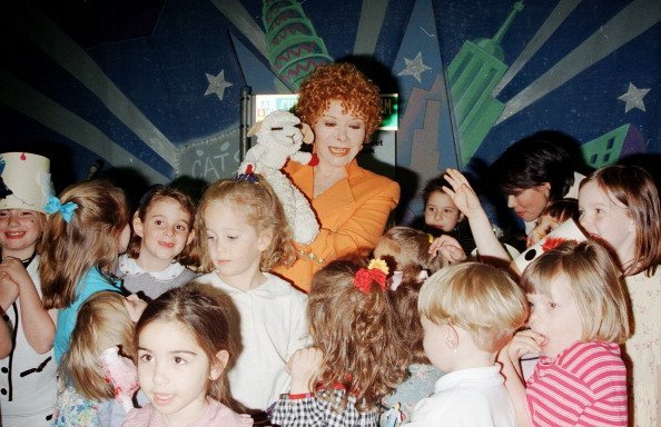 Shari Lewis and Lamb Chop at the Children's Museum | Photo: Getty Images