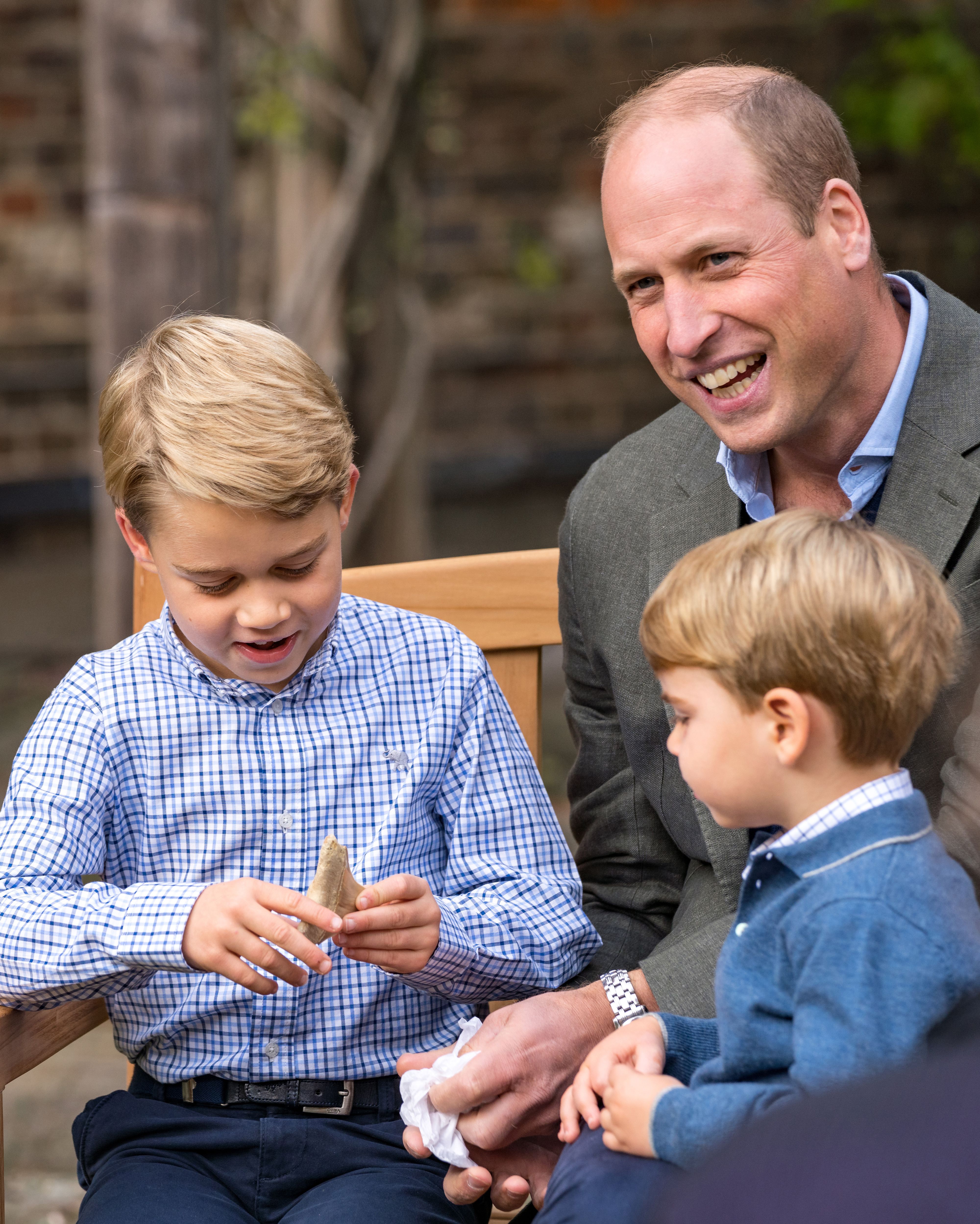Prince George, Prince William, and Prince Louis in the gardens of Kensington Palace on September 24, 2020, in London, England | Photo: Getty Images