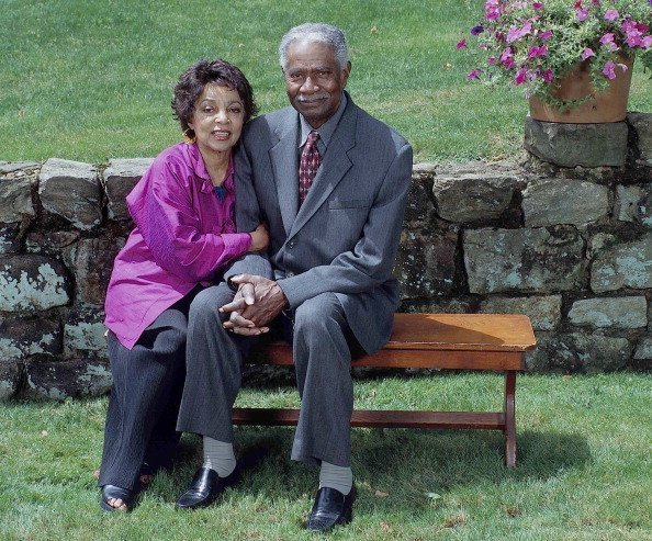 American actors and Civil Rights activists Ruby Dee (1922 - 2014) and Ossie Davis (1917 - 2005) as they pose outdoors | Photo: Getty Images