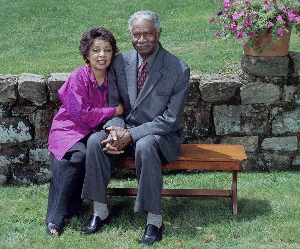 American actors and civil rights activists Ruby Dee (1922 - 2014) and Ossie Davis (1917 - 2005) as they pose outdoors | Photo: Getty Images