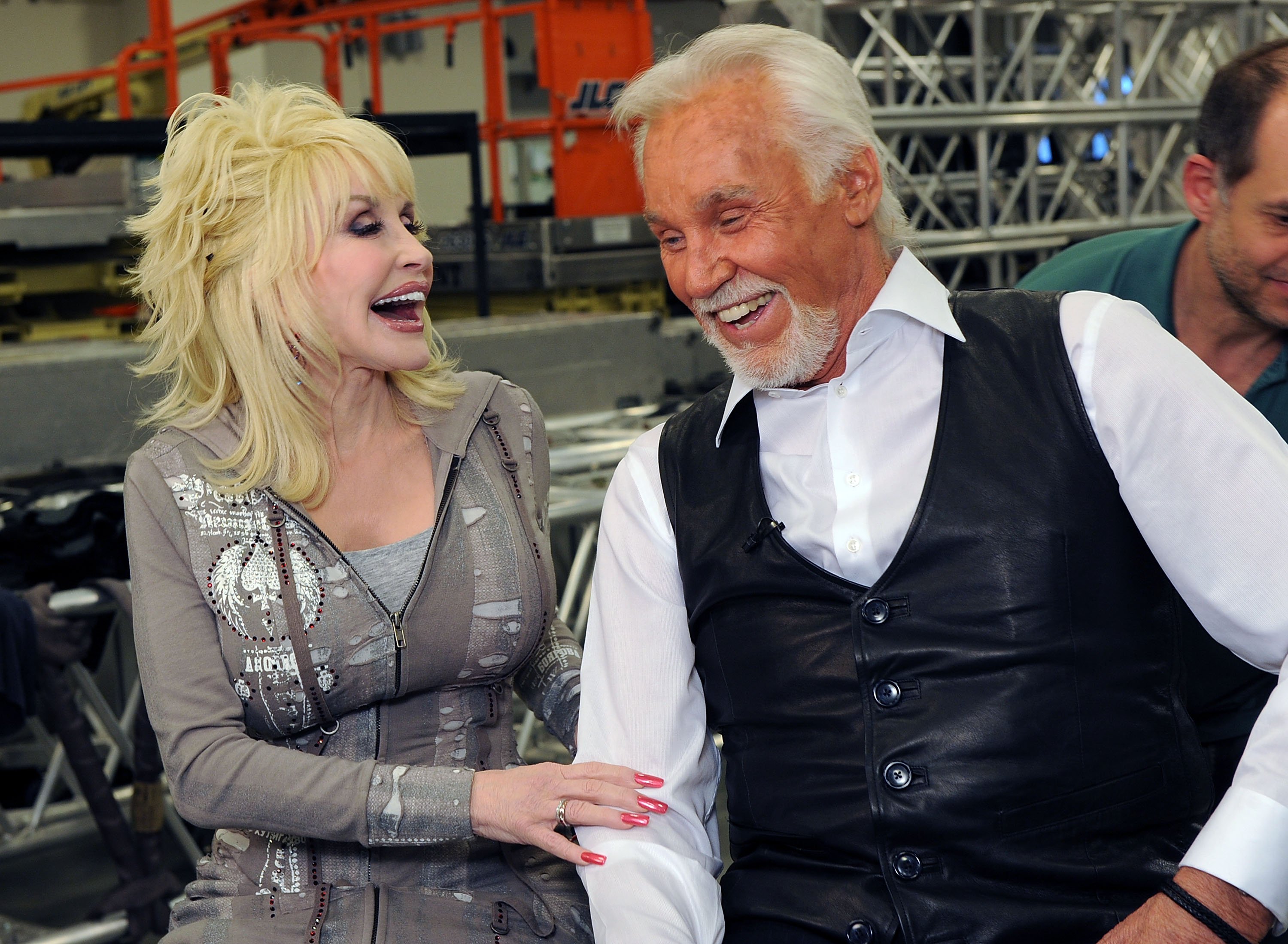 Dolly Parton and Honoree Kenny Rogers Backstage at the Kenny Rogers: The First 50 Years show at the MGM Grand at Foxwoods on April 10, 2010 | Photo: Getty Images