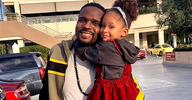 Darius McCrary from 'Family Matters' Melts Hearts as He Snuggles with ...