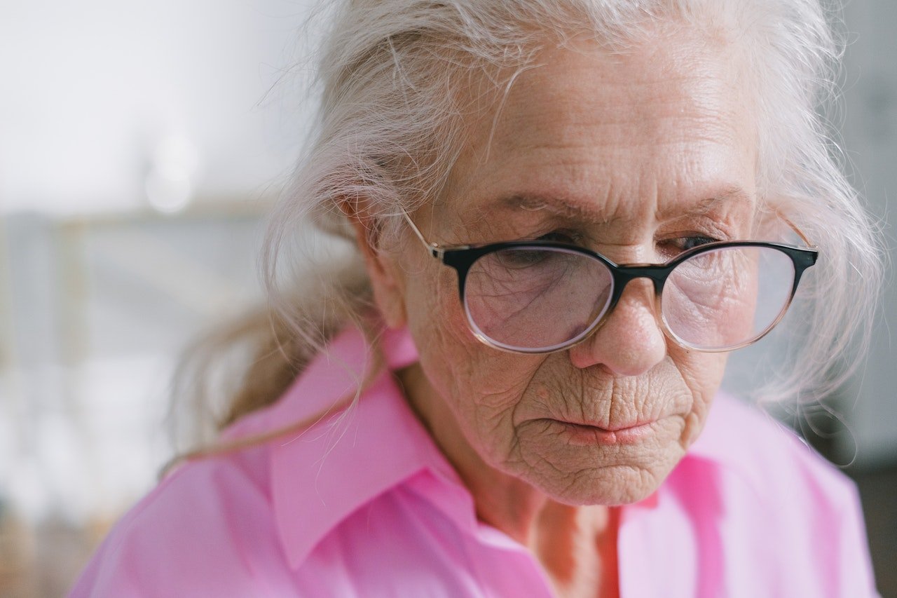 Foto einer Frau mit Brille. | Quelle: Pexels