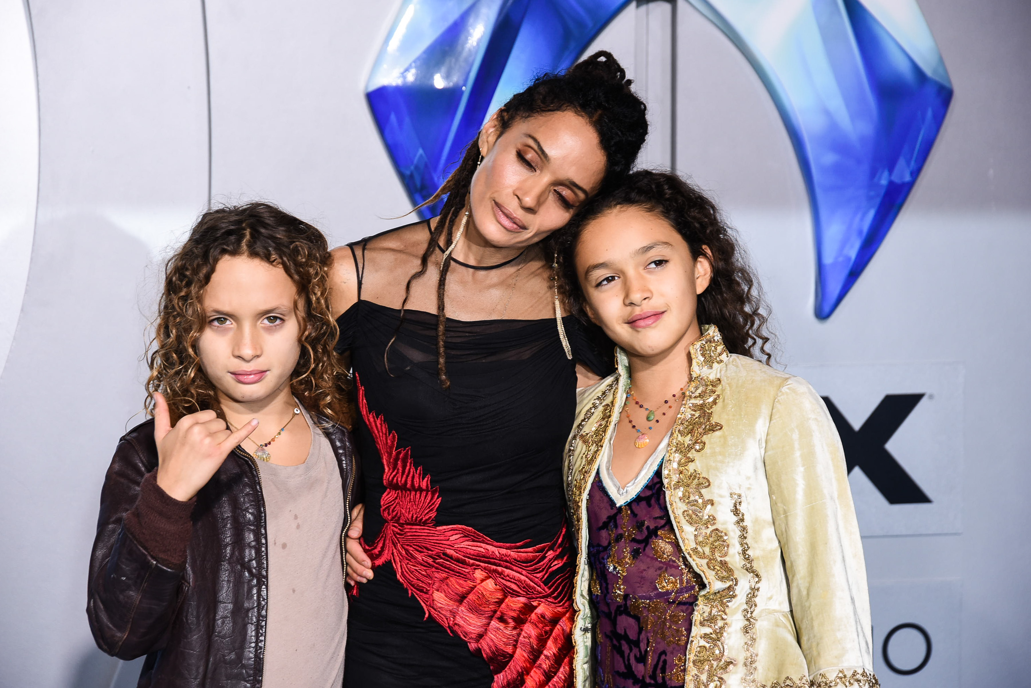 Lisa Bonet turned heads at the "Aquaman" premiere in Hollywood alongside her kids, Lola Iolani and Nakoa-Wolf Momoa. Nakoa-Wolf flashed a playful rock sign, Lola exuded calm confidence, and Bonet leaned in with a tender smile.