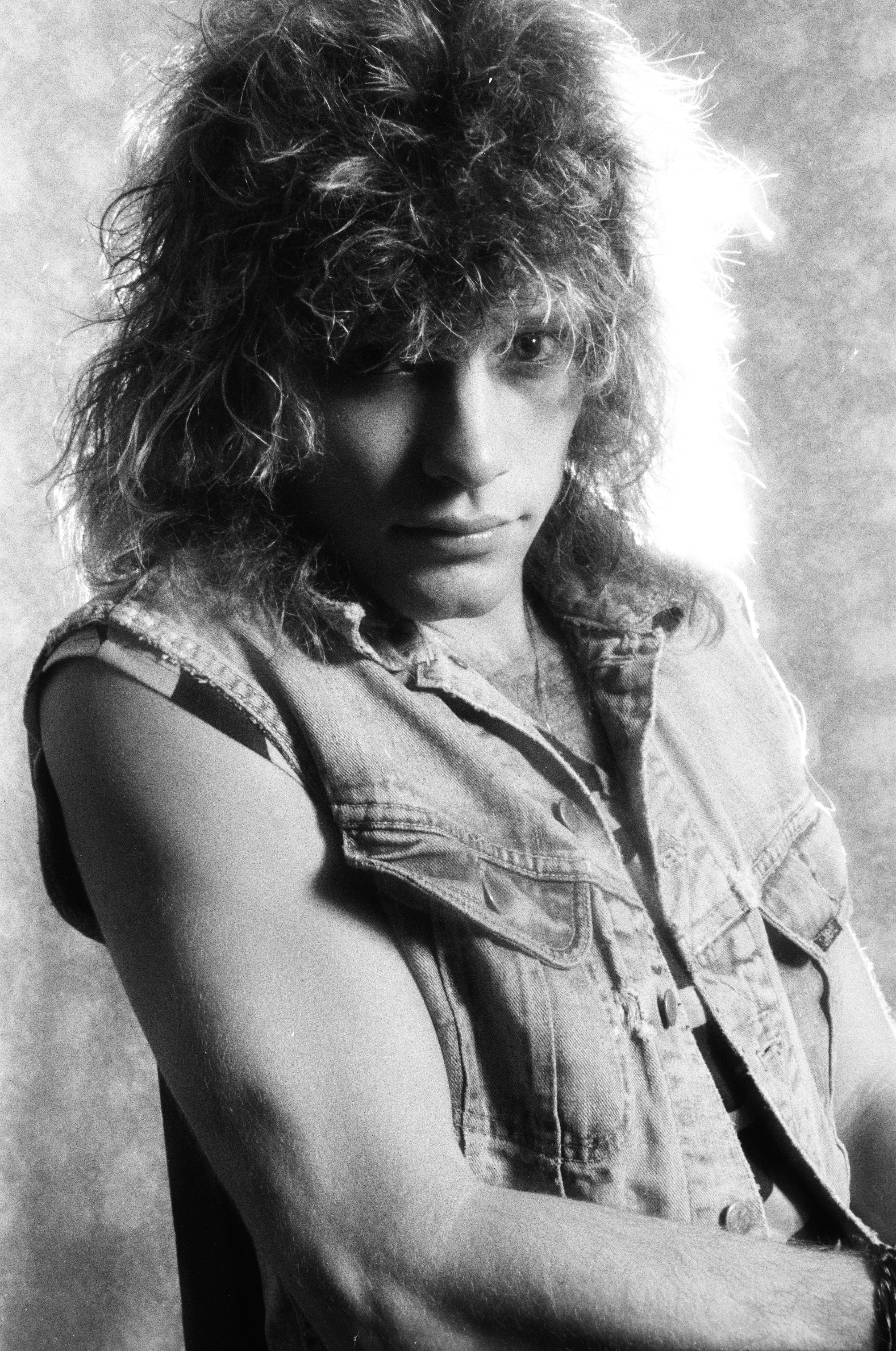 Jon Bon Jovi in a black and white photo taken on August 4, 1984. | Source: Getty Images