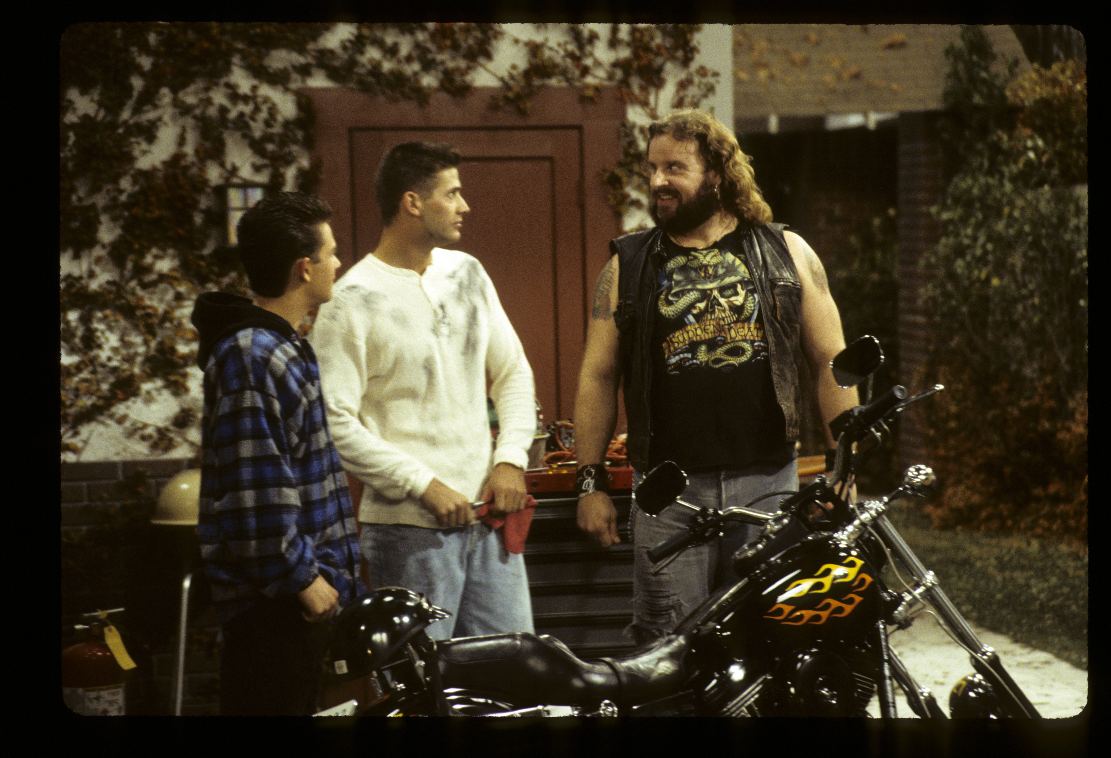 Brandon Call, Sasha Mitchell and Donald Gibb in "Step by Step" for the "Hog Wild" episode on November 5, 1993 | Source: Getty Images