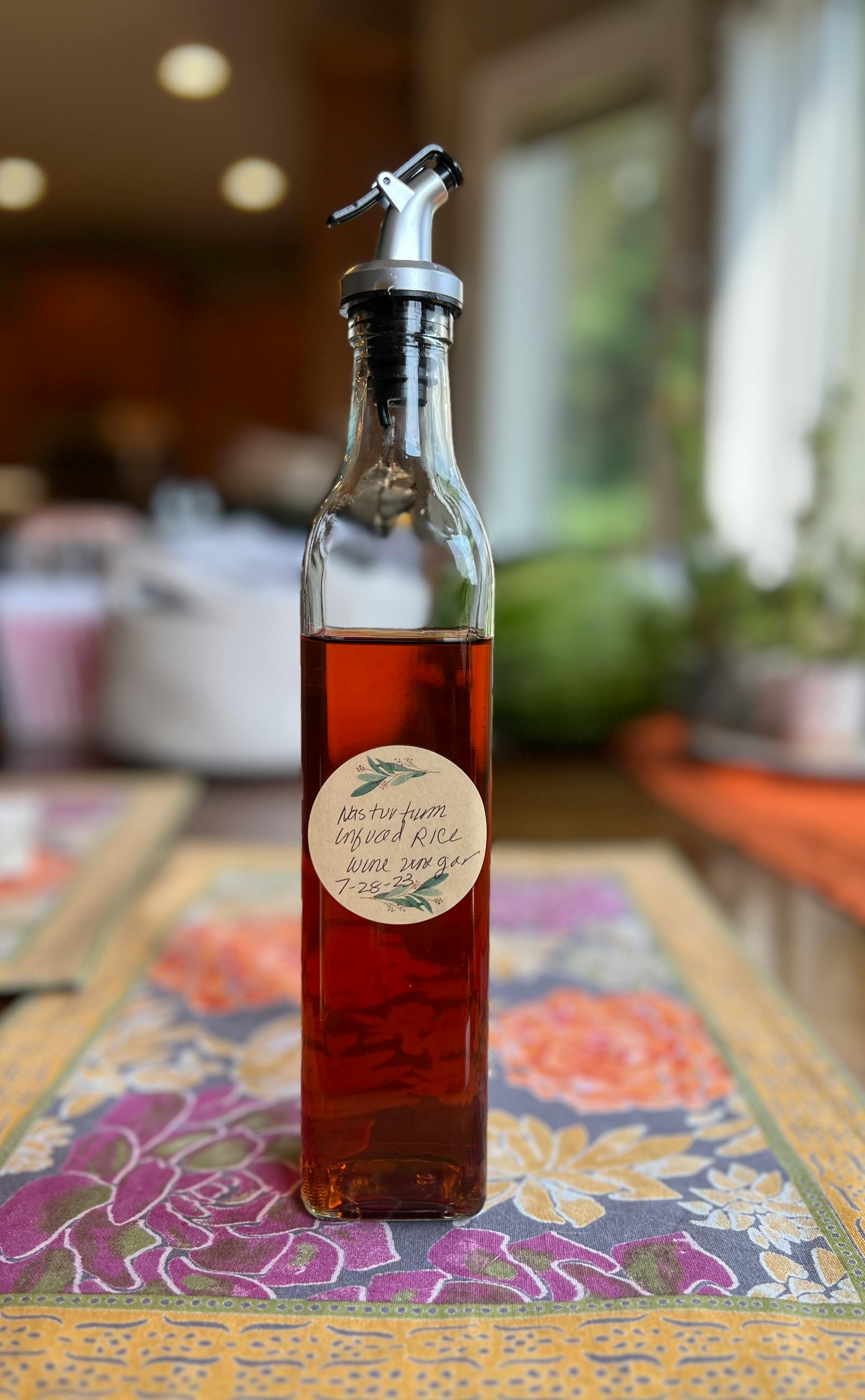 A bottle of vinegar. | Source: Pexels