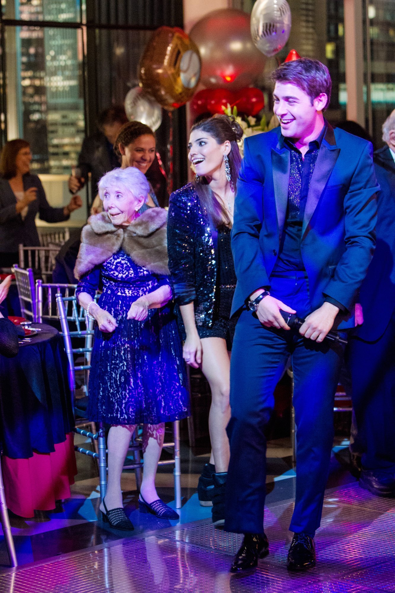 Norma Michaels, left and Amanda Setton on "The Crazy Ones." | Source: Getty Images.