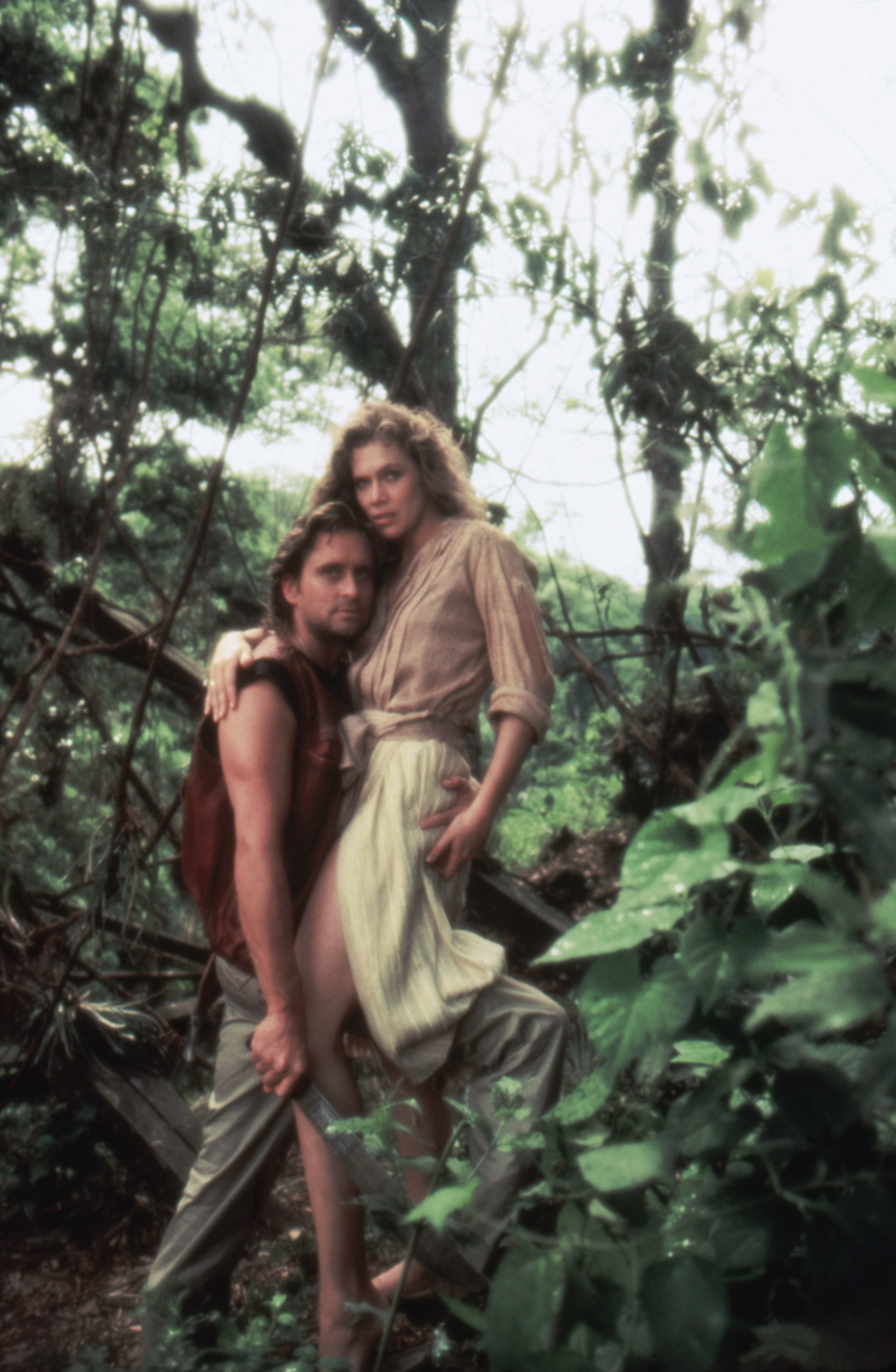 Michael Douglas and Kathleen Turner on the set of "Romancing the Stone" in 1984. | Source: Getty Images