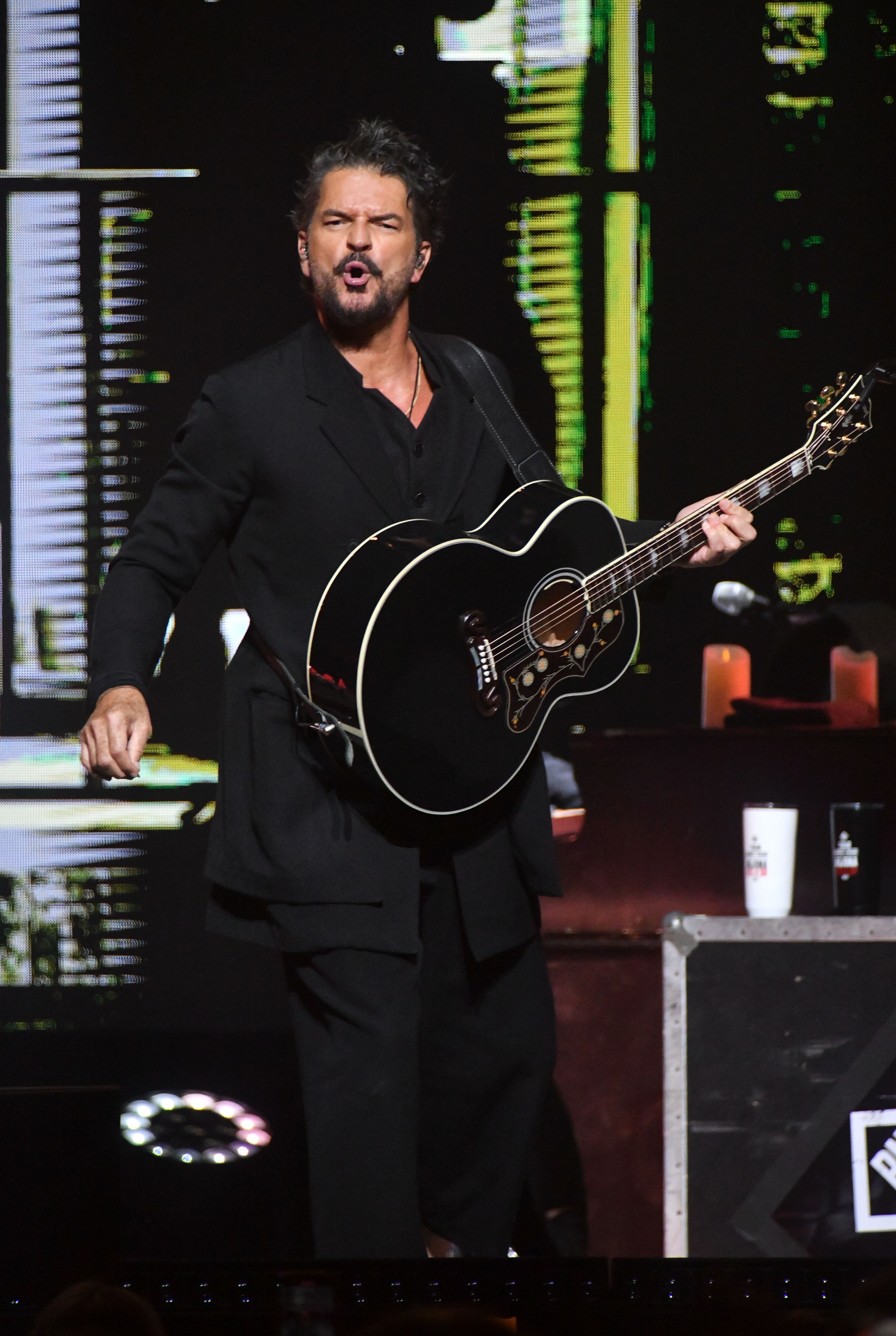 Ricardo Arjona performs during his "Blanco Y Negro: Volver" Tour on June 21, 2023, in Orlando, Florida. | Source: Getty Images