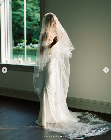 Victoria Schultz posing for a picture in her wedding gown, posted on July 26, 2024 | Source: Instagram/antpagephoto and alenkafilms