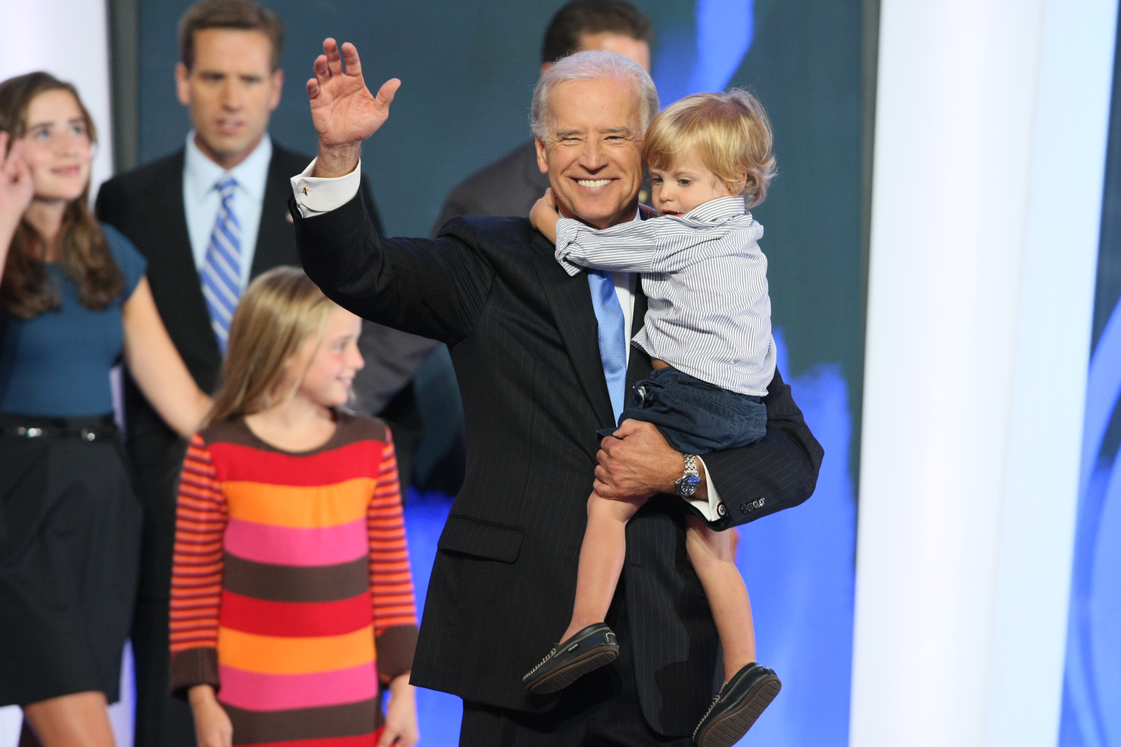 Senator Joe Biden holds his grandson, Hunter Biden II, at the Democratic National Convention in Denver, Colorado, on August 27, 2008 | Source: Getty Images