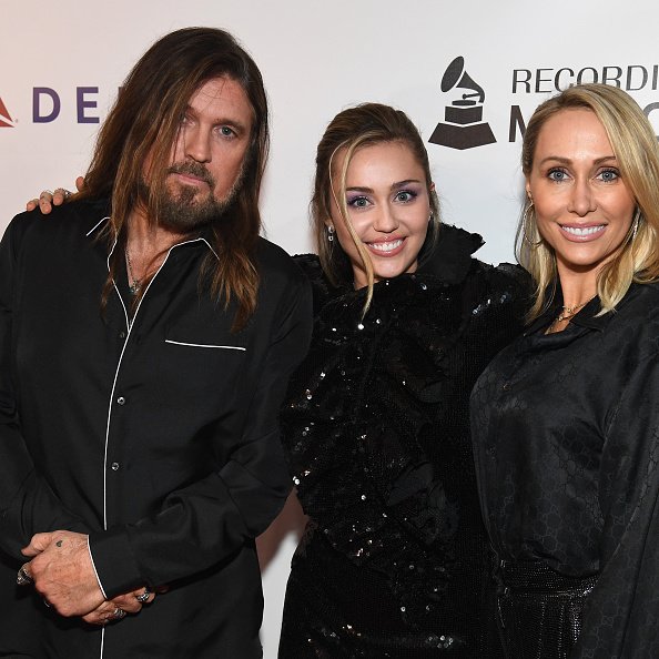 Billy Ray Cyrus, Miley Cyrus, and Tish Cyrus at Los Angeles Convention Center on February 8, 2019 in Los Angeles, California. | Photo: Getty Images