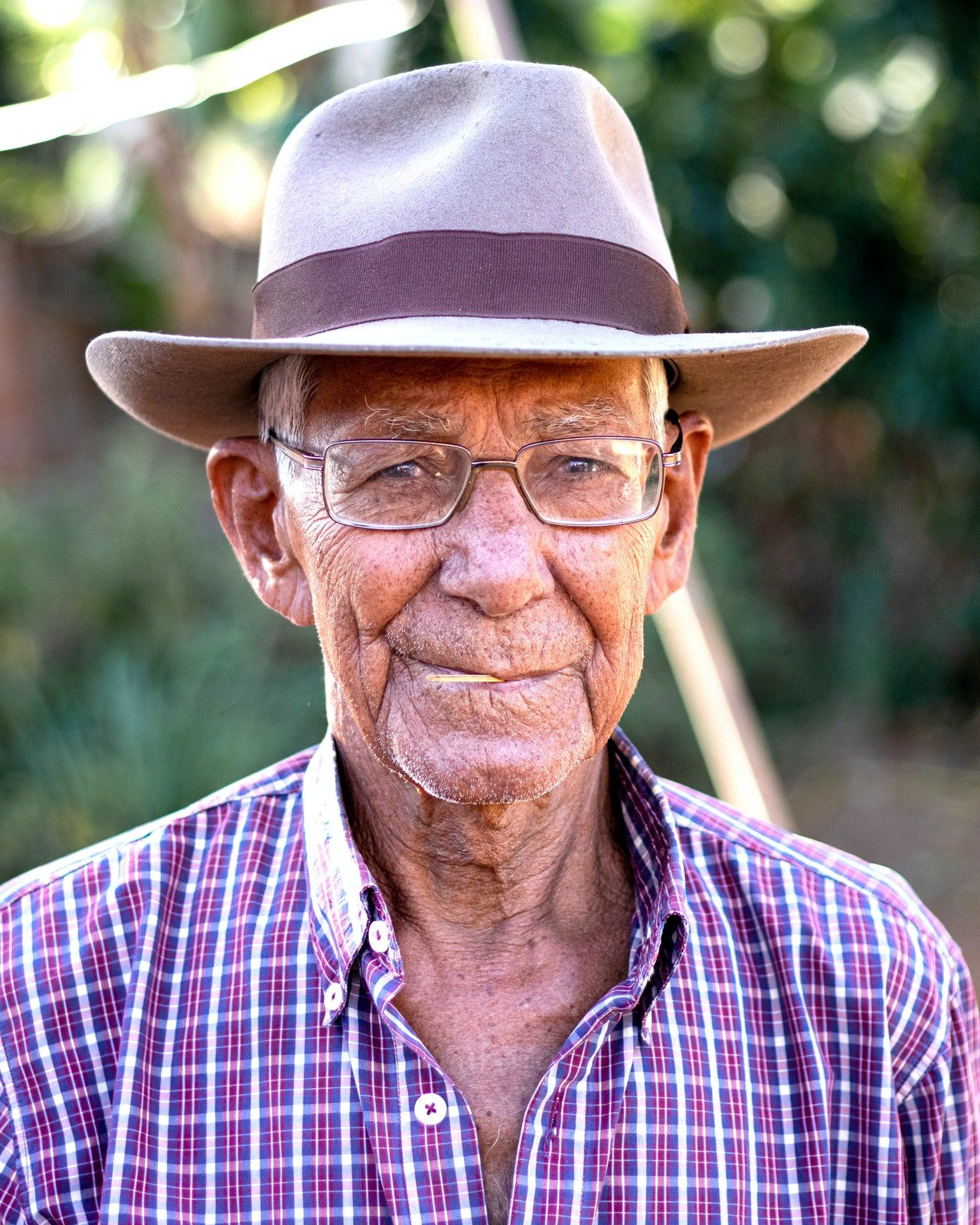 He asked the old man what the weather would be like. | Photo: Pexels