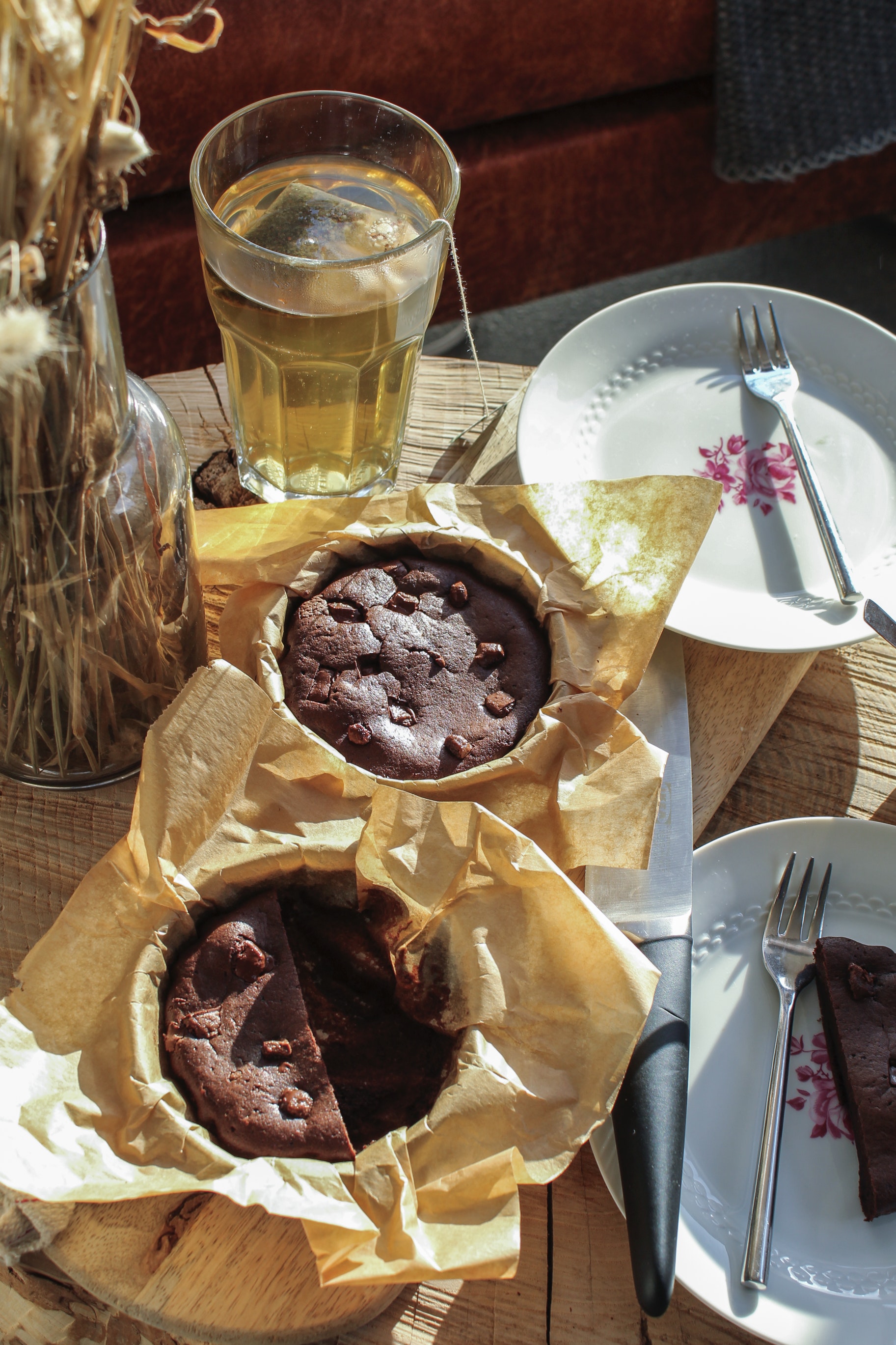 His aunt prepared two plates of brownies so he could eat. | Source: Pexels