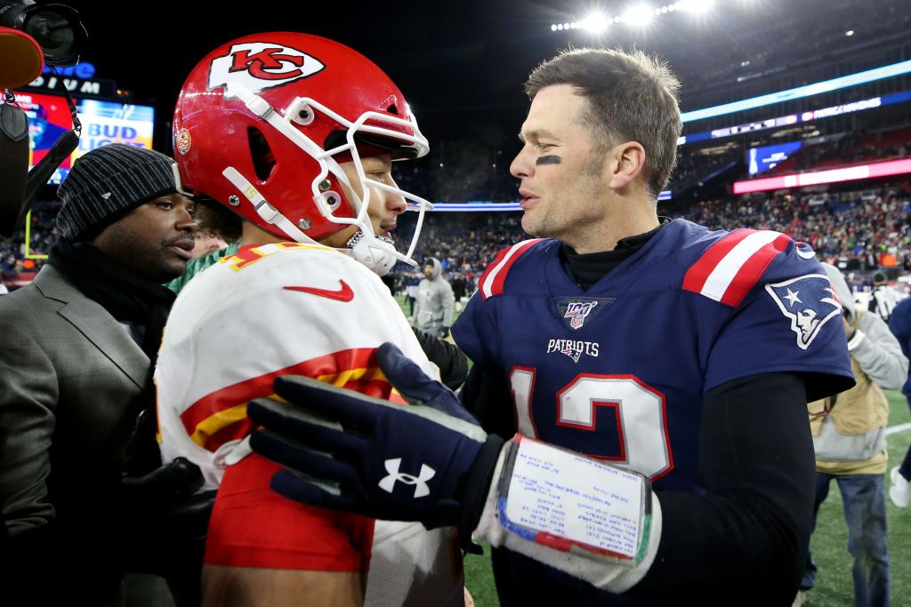 Patrick Mahomes and Tom Brady talk during a New England Patriots and Kansas City Chiefs match on December 08, 2019, in Foxborough, Massachusetts | Photo: Maddie Meyer/Getty Images