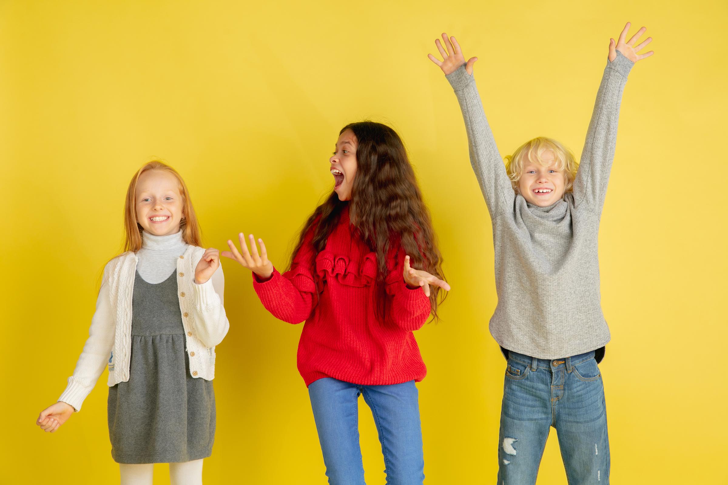 Children cheering | Source: Freepik