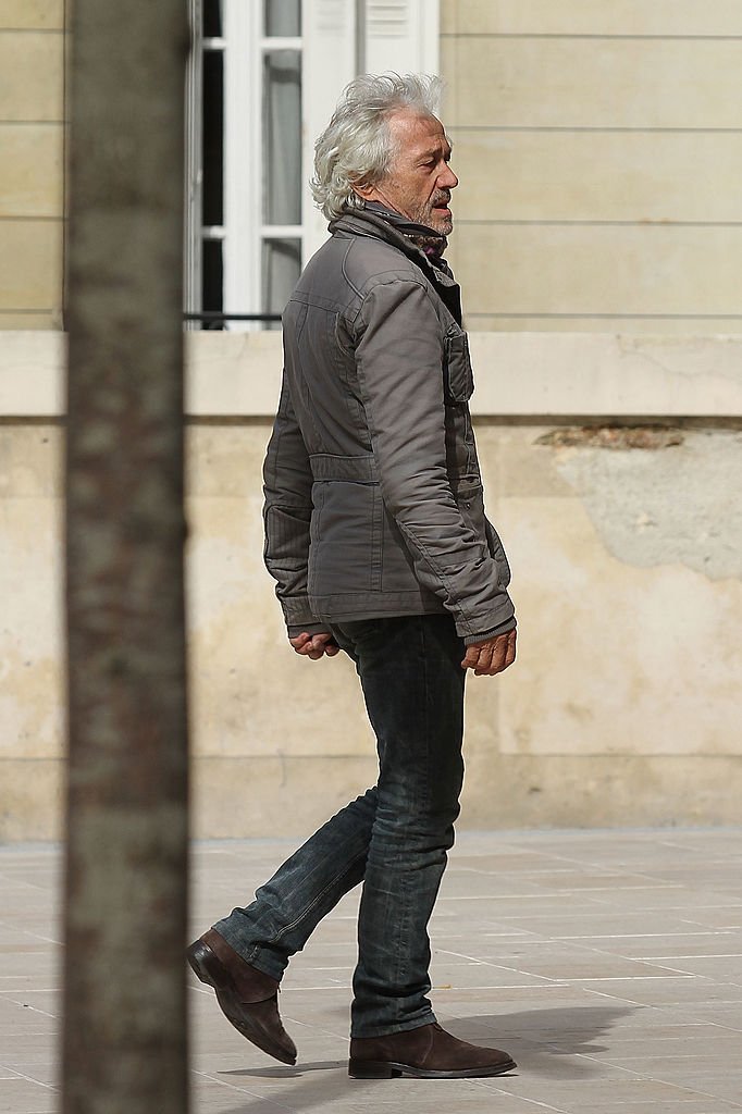 Jean-Luc Moreau en train de marcher. | Photo : Getty Images