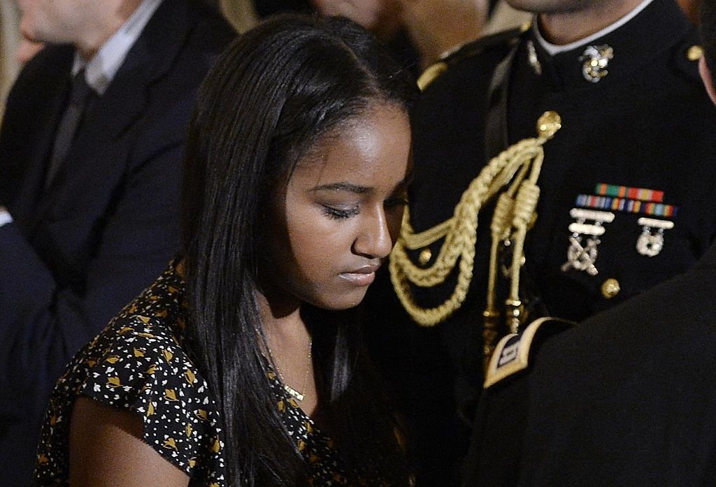 Sasha Obama leaves the State Dining room of the White House in Washington | Photo: Getty Images