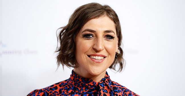 Mayim Bialik at the Saban Community Clinic's 43rd Annual Dinner Gala at The Beverly Hilton Hotel on November 18, 2019. | Photo: Getty Images