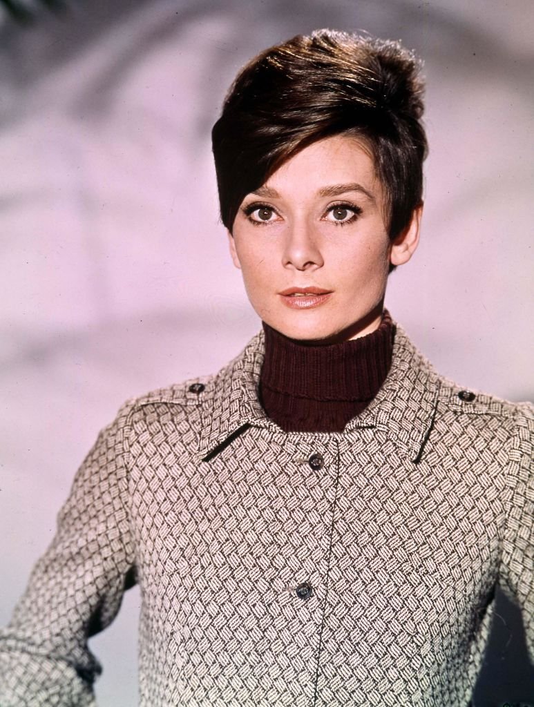 A portrait of American Actress Audrey Hepburn in a brown turtle neck and patterned shirt on  January 10, 1968. | Photo: Getty Images