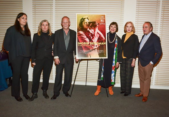 Arianne Halpern, Stina Gardell, Stig Bjorkman, Isabella Rossellini, Pia Lindstrom et Bruce Goldstein assistent à la "Ingrid Bergman" : In Her Own Words" à la Scandinavia House à New York. |Photo : Getty Images.