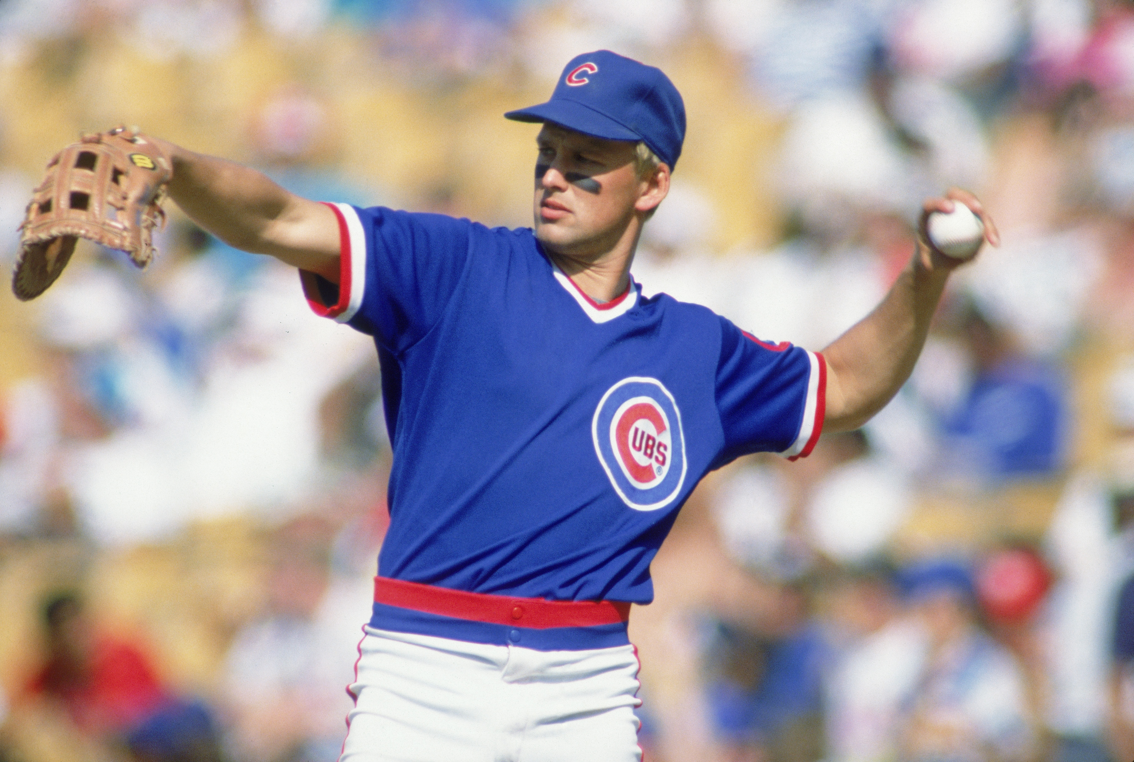 Mark Grace #31 of the Chicago Cubs makes a throw during an MLB game circa May 1989. | Source: Getty Images