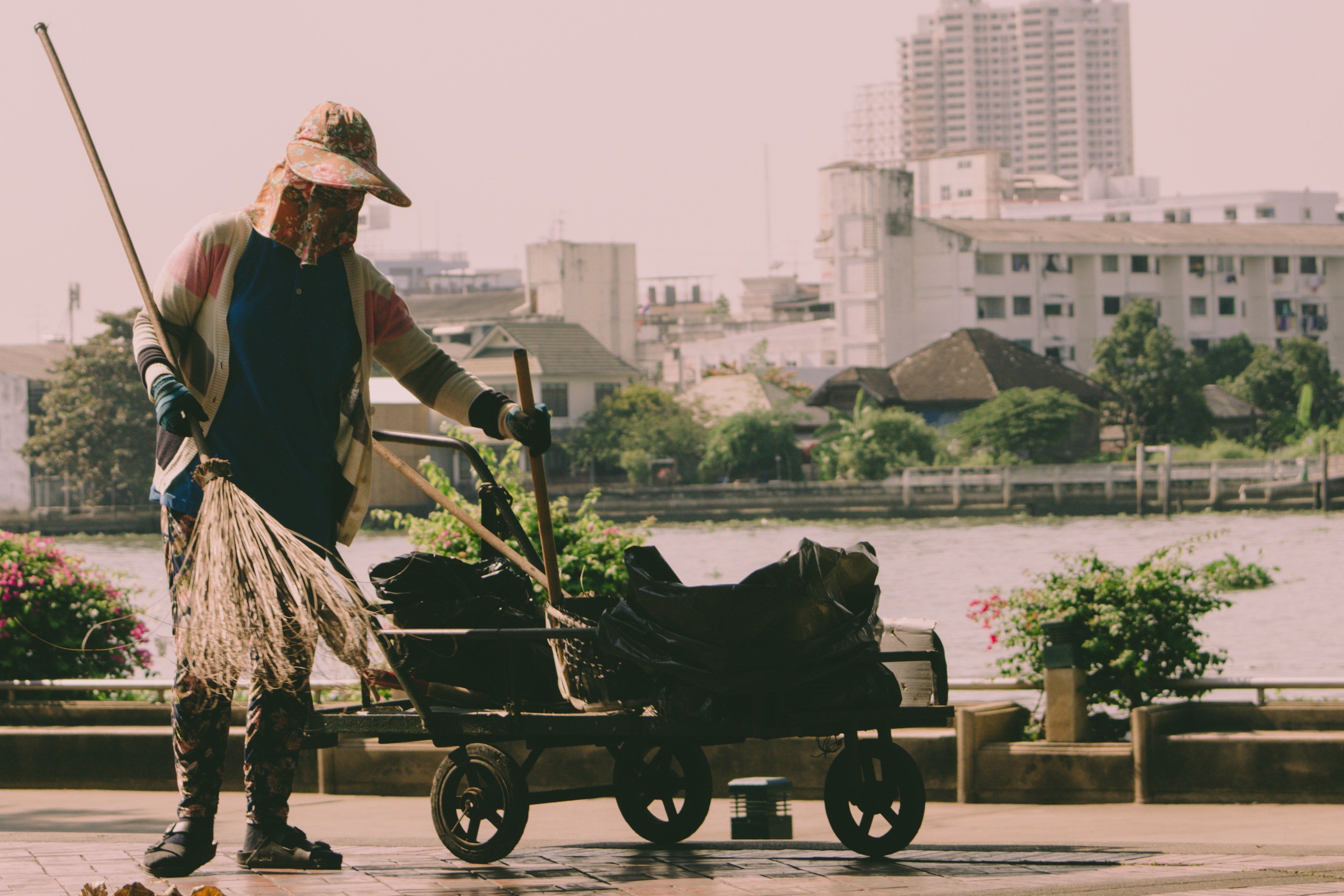 Tom said he cleaned the playground to help the school cleaner. | Source: Pexels