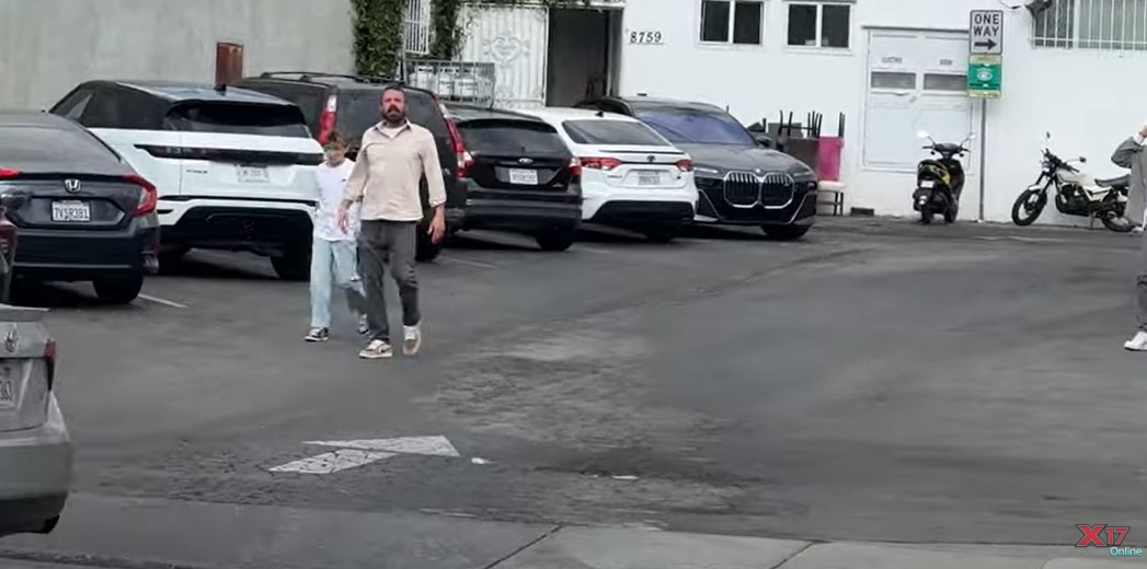 Ben and Samuel Affleck on a shopping spree in Los Angeles  | Source: YouTube/X17onlineVideo