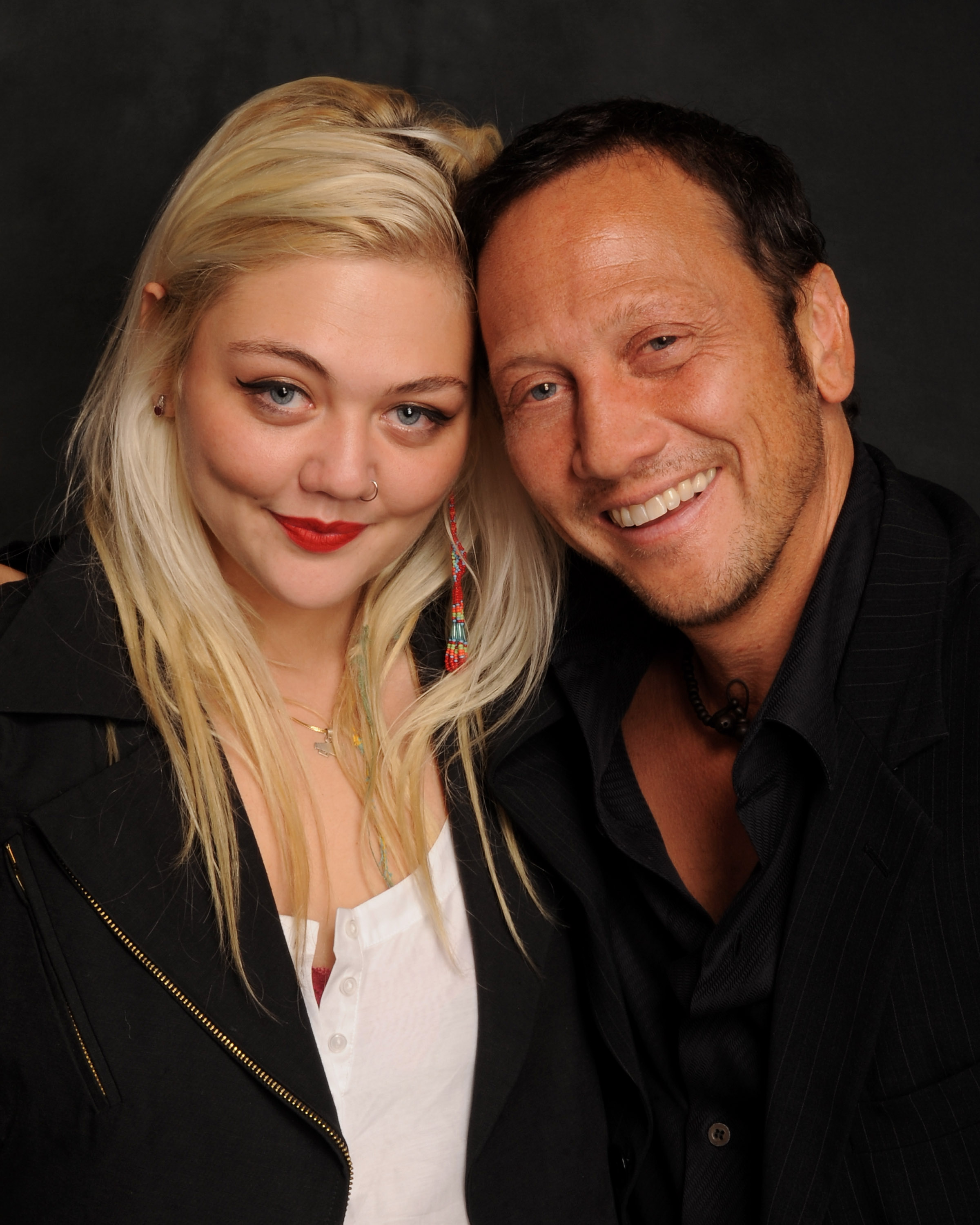 Elle King and her father Rob Schneider pose at The Ice House Comedy Club on October 15, 2009, in Pasadena, California. | Source: Getty Images