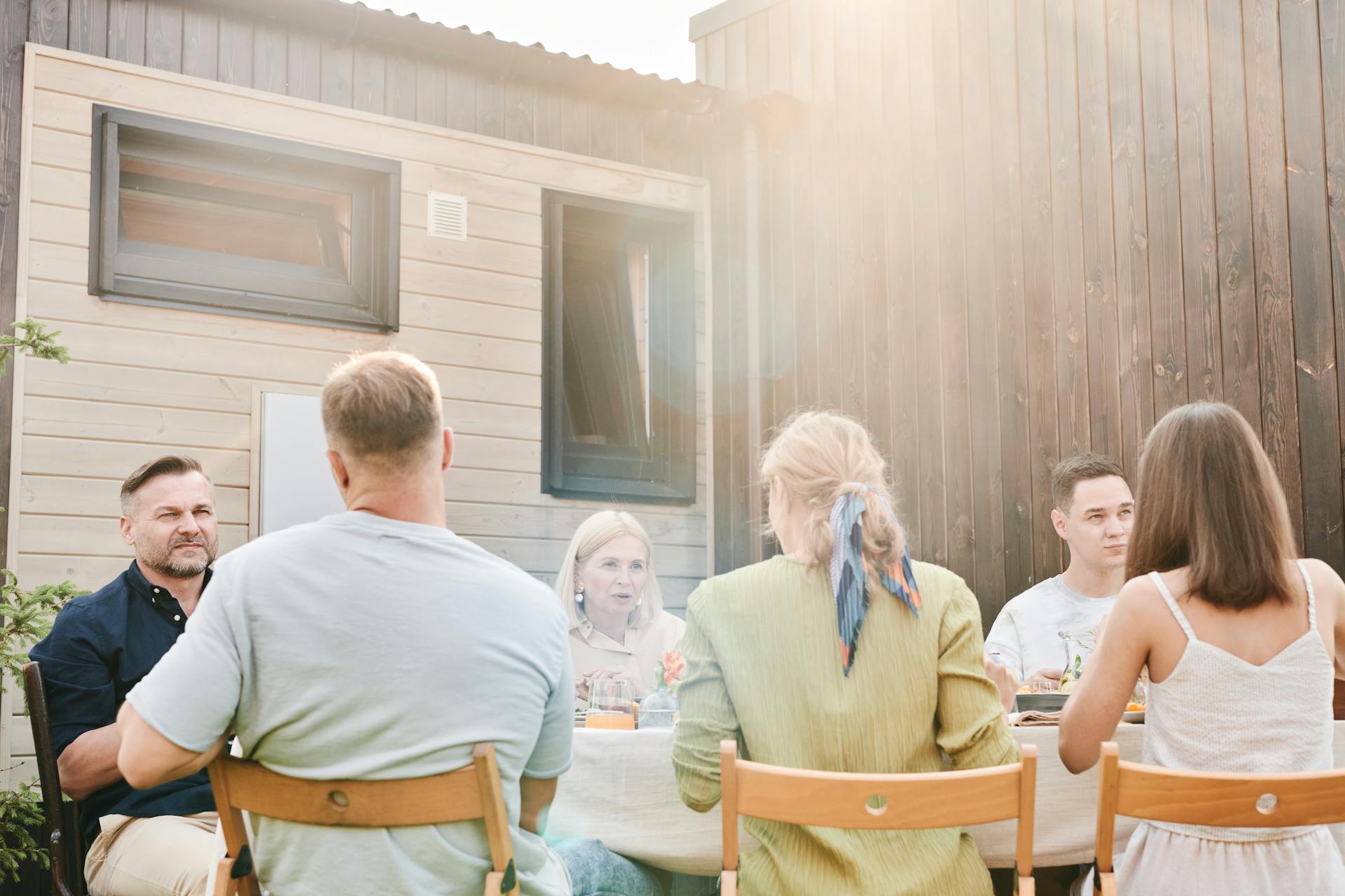 A family dining in their backyard | Source: Pexels