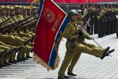 Soldados norcoreanos en el desfile militar en Pyongyang del 60 aniversario de la conclusión de la Guerra de Corea. Pyongyang, | Fuente: Shutterstock Soldados norcoreanos en el desfile militar en Pyongyang del 60 aniversario de la conclusión de la Guerra de Corea. Pyongyang, | Fuente: Shutterstock