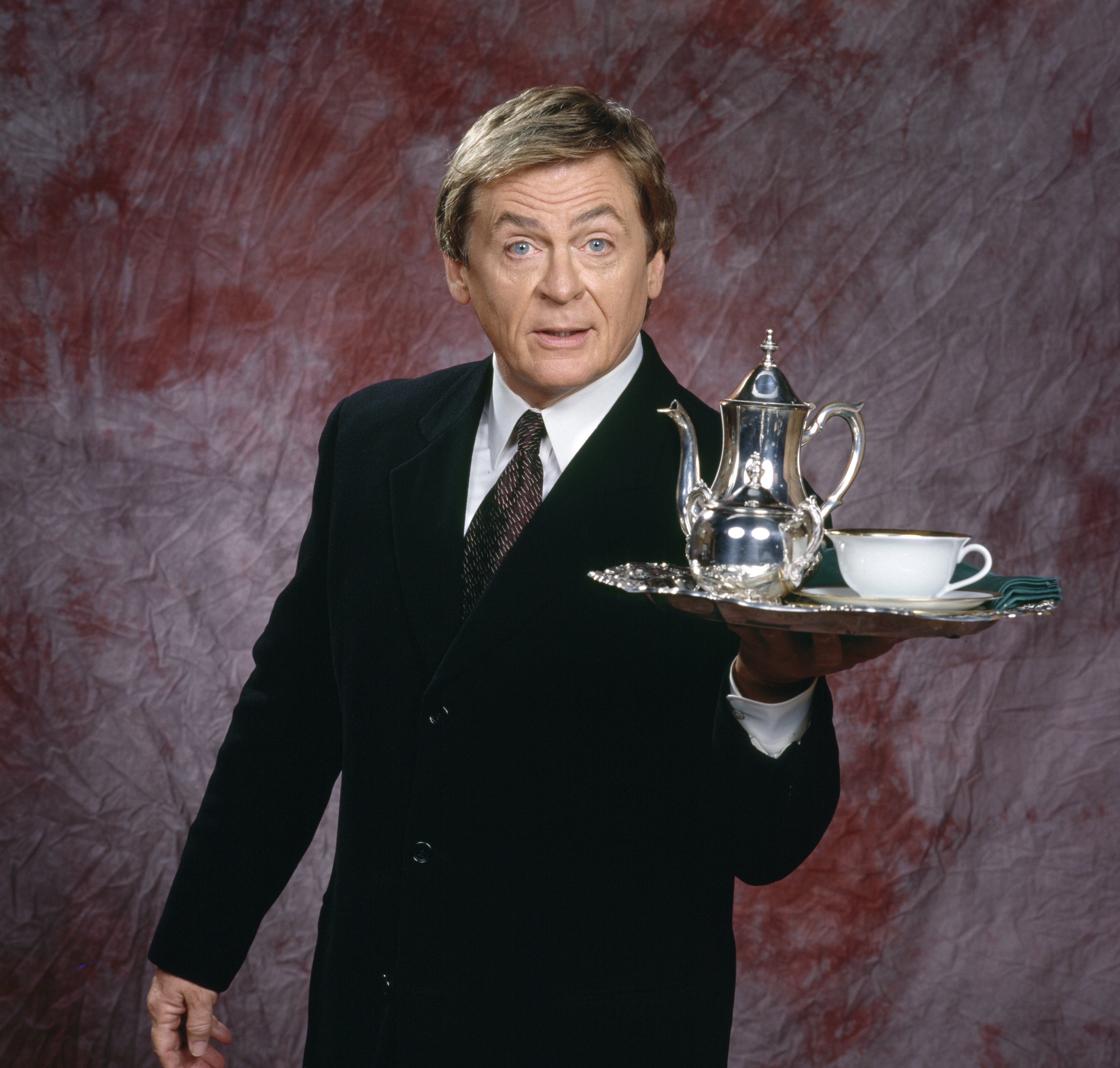 Photo of Daniel Davis on the set of "The Nanny" on November 3, 1993 | Source: Getty Images