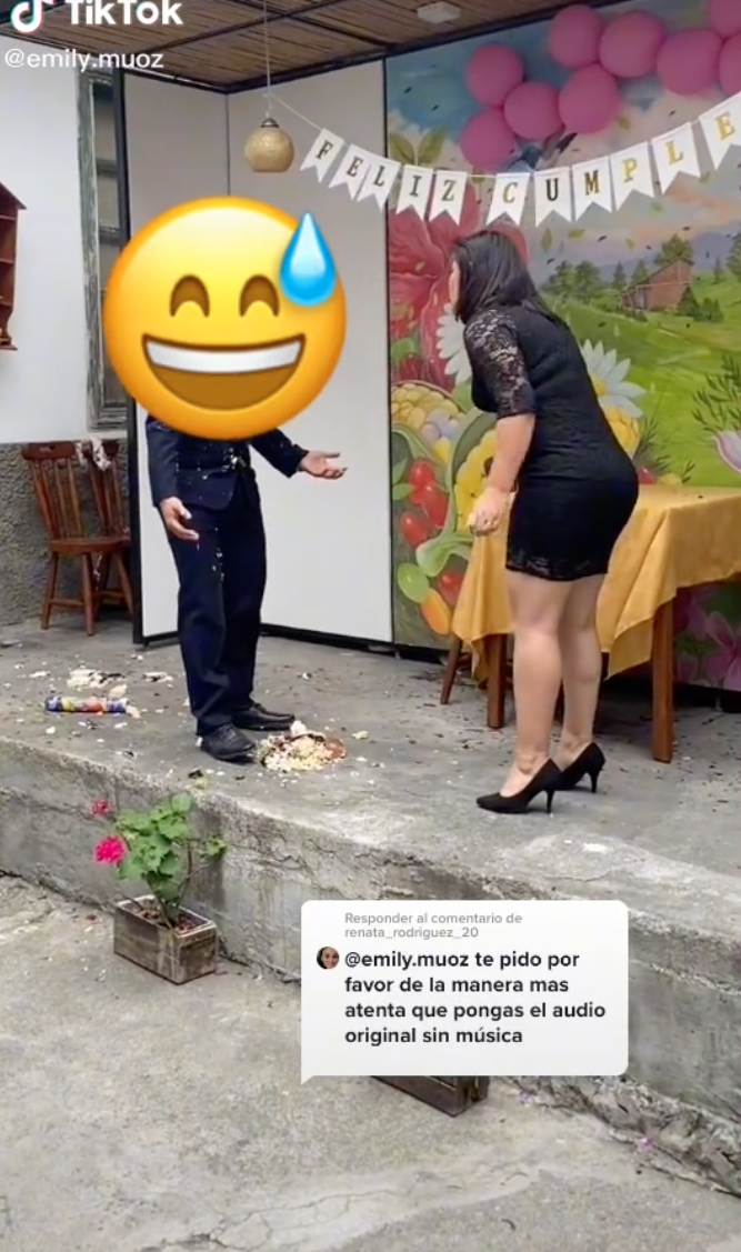 Mujer enfadada lanza una tarta a su novio infiel | Foto: TikTok.com/emily.muoz
