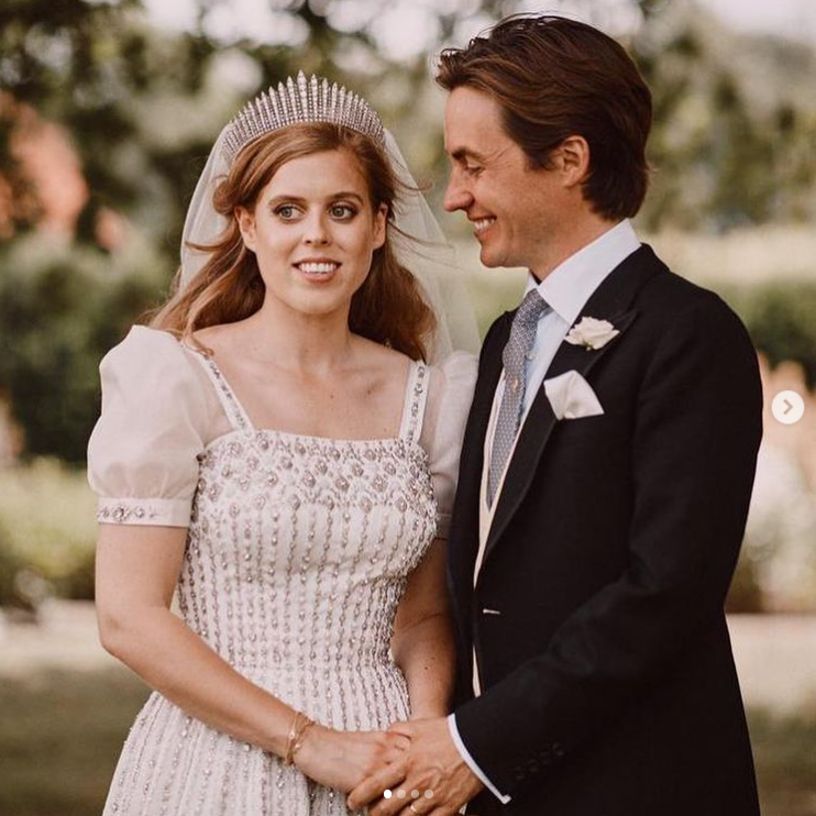 Princess Beatrice and Edoardo Mapelli Mozzi smile during their wedding day on July 18, 2020, in Windsor, England. | Source: Instagram/princesseugenie