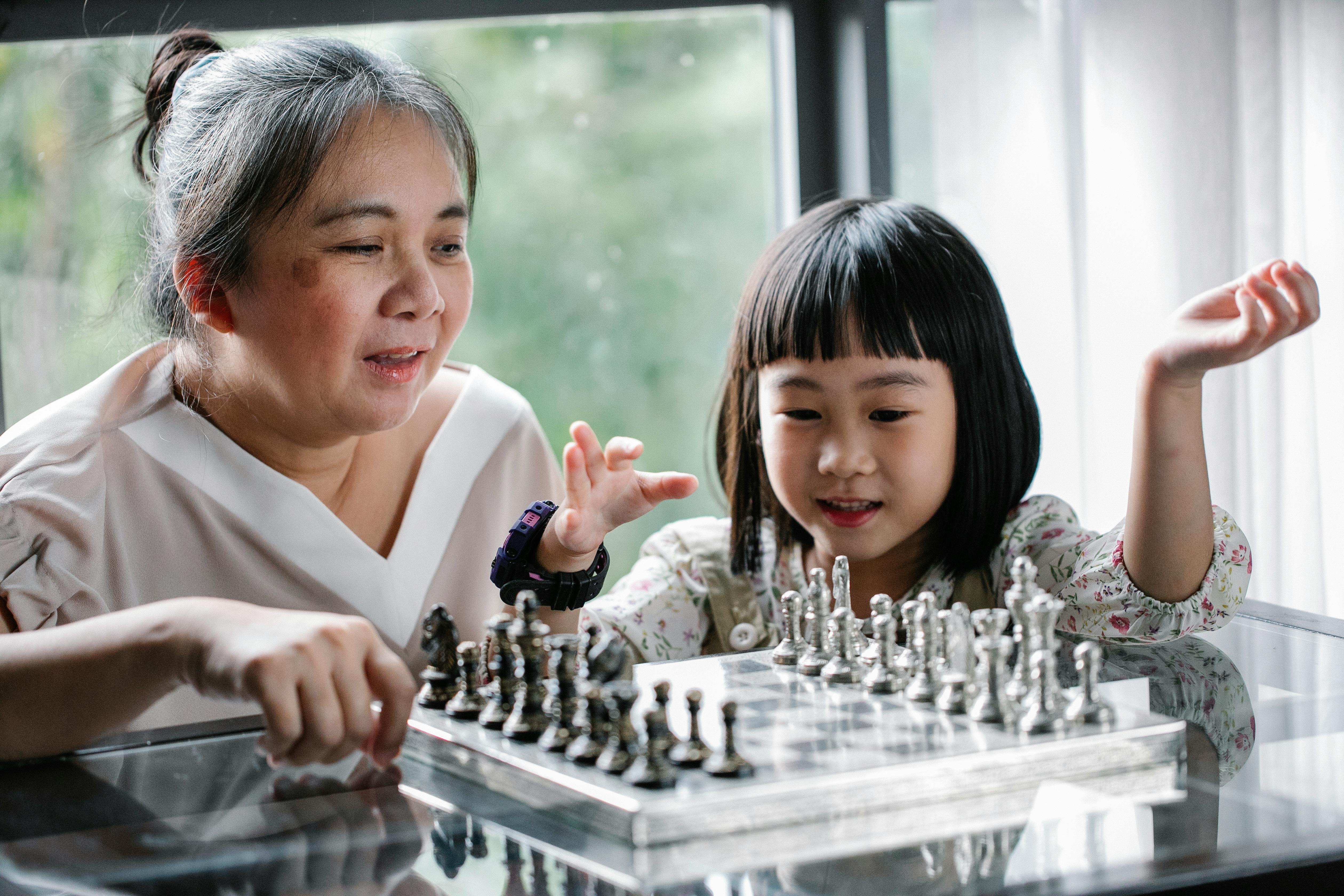 A woman and young girl paying chess | Source: Pexels