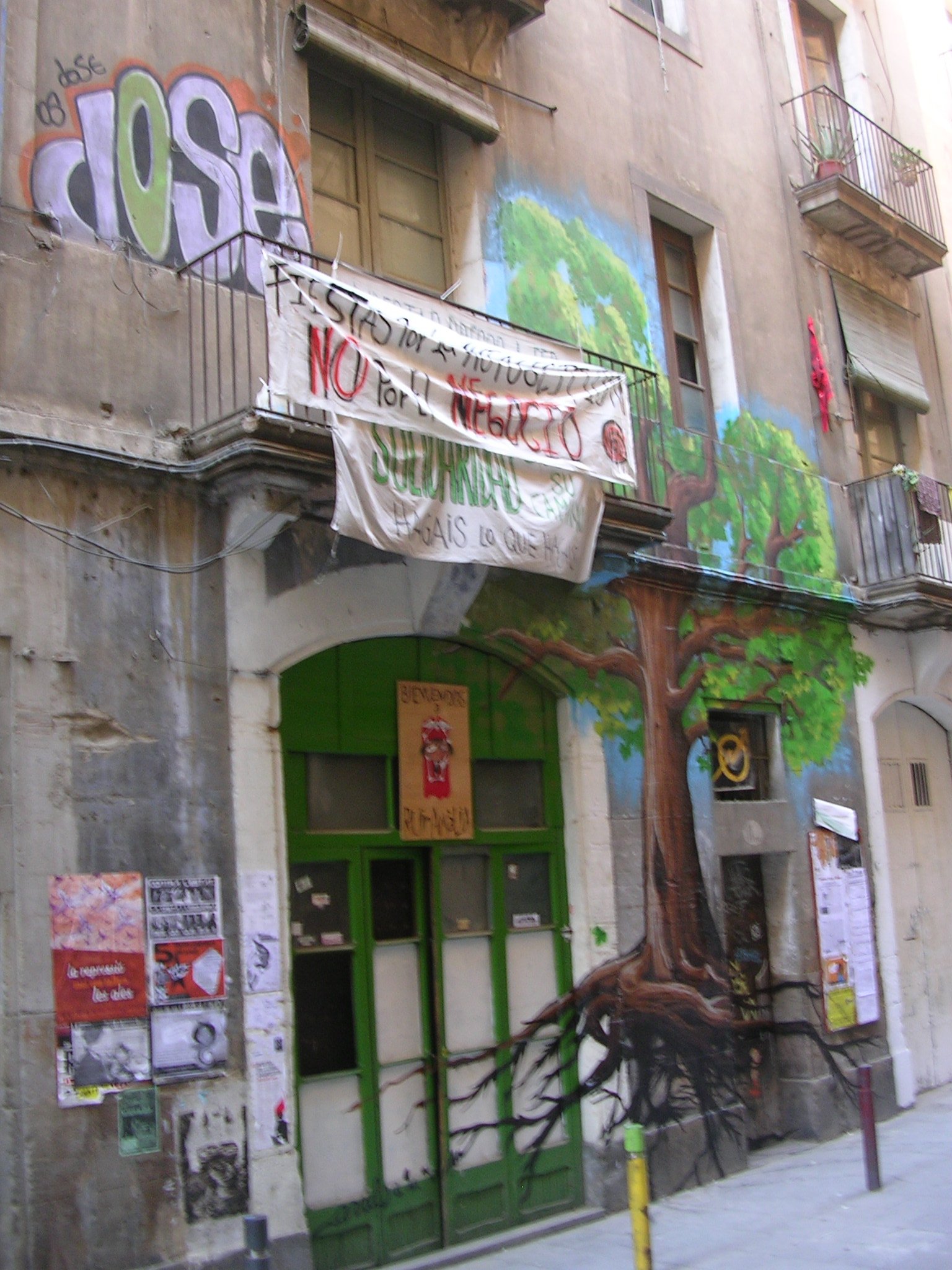 Casa ocupada "Ruina Amalia" en Barcelona el 28 de julio de 2007. | Foto: Wikimedia Commons