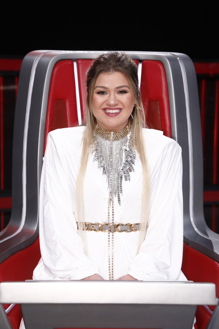 Kelly Clarkson sitting on her coach chair during an episode of the Season 19 of “The Voice” in December 2020. | Image: Getty Images.