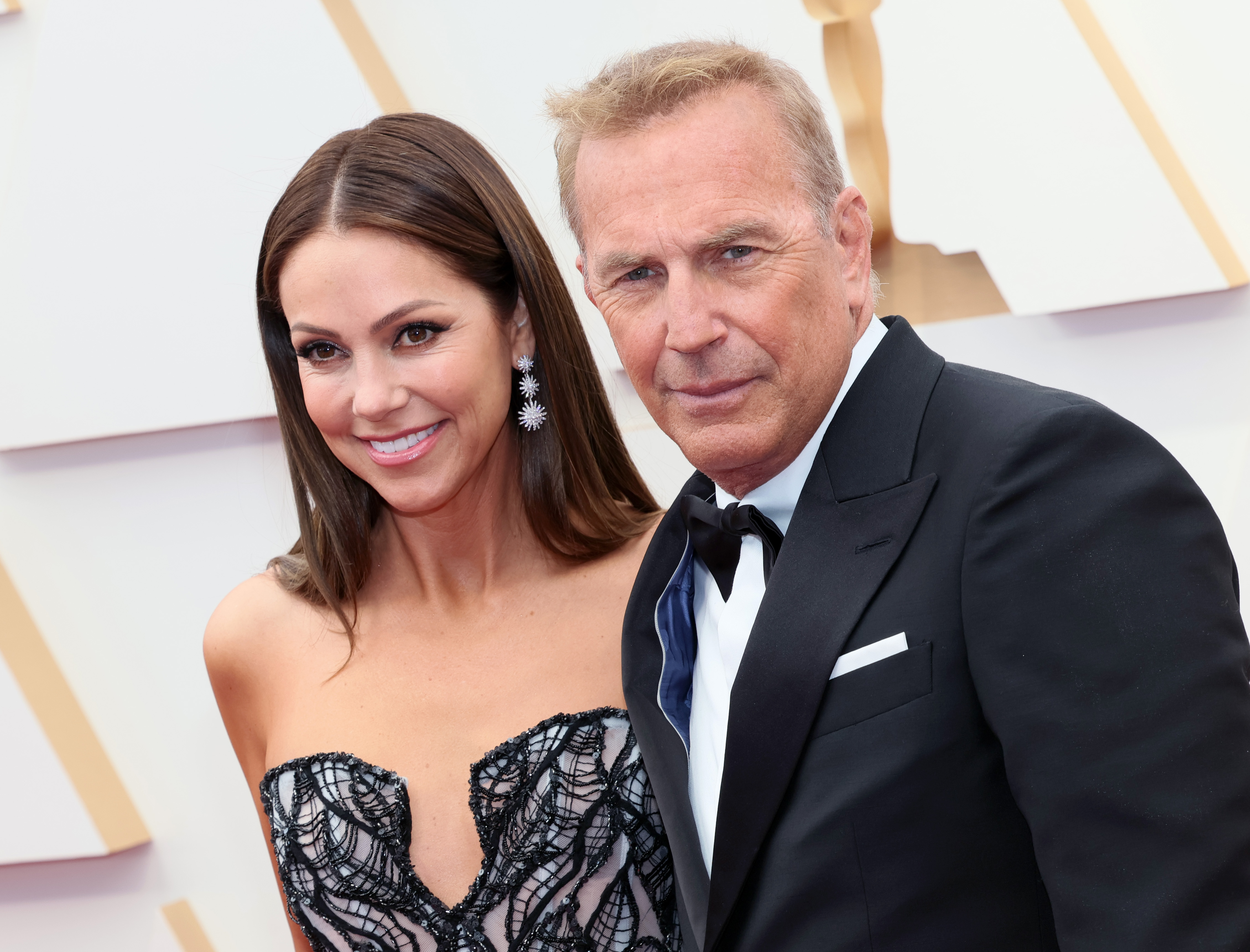 Christine Baumgartner and Kevin Costner at the 94th Annual Academy Awards in Hollywood, 2022 | Source: Getty Images