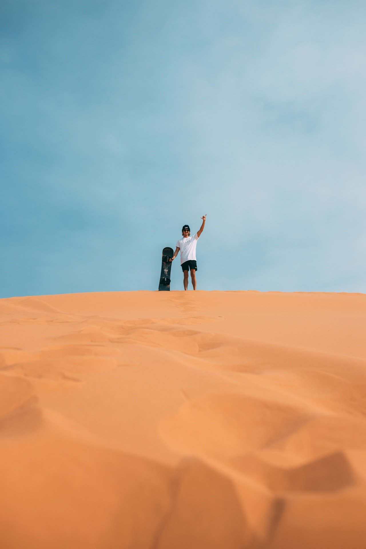 Photo of a man standing in a desert | Photo: Pexels