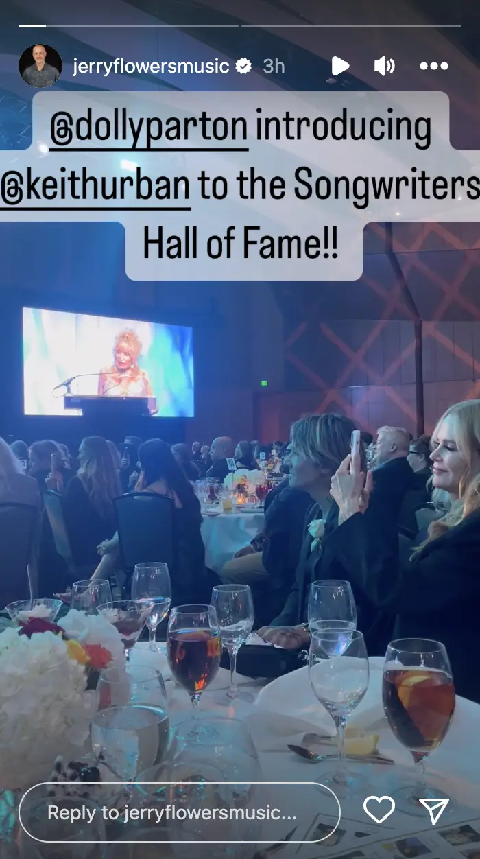 Nicole Kidman videoing Keith Urban receiving his award | Source: instagram.com/stories/jerryflowersmusic/