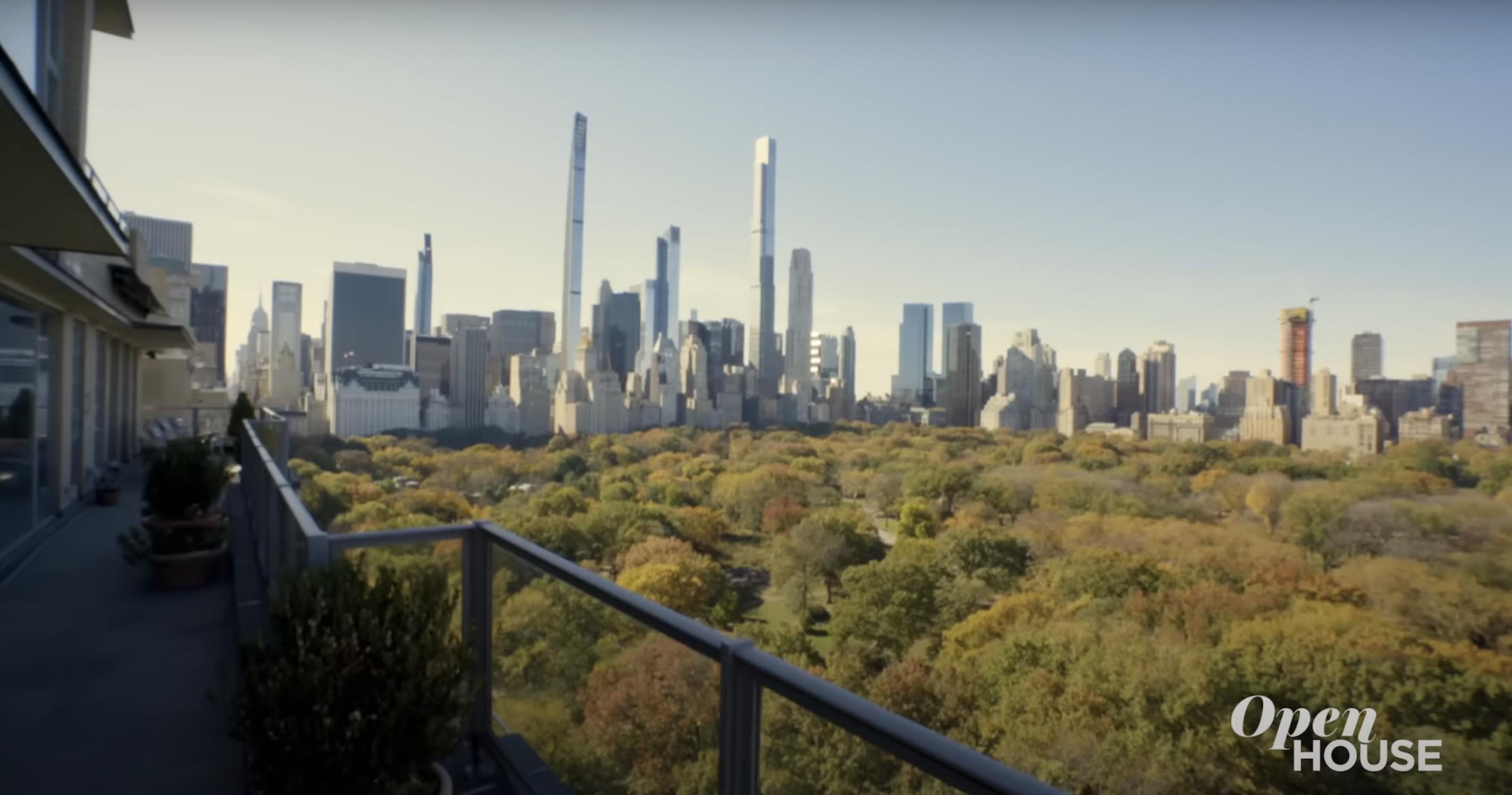 A breathtaking view of New York from Marlo Thomas and Phil Donahue's home. | Source: YouTube/Open House TV