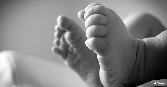 Un Bebe Se Deplacant Dans Le Ventre De Sa Mere Au Cours De La 37eme Semaine