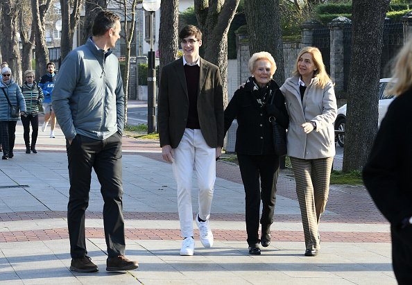 Iñaki Urdangarin, Pablo Urdangarin, Claire Liebaert Cortina y la Princesa Cristina de España, el 25 de diciembre de 2019 en Vitoria-Gasteiz, España. | Foto: Getty Images
