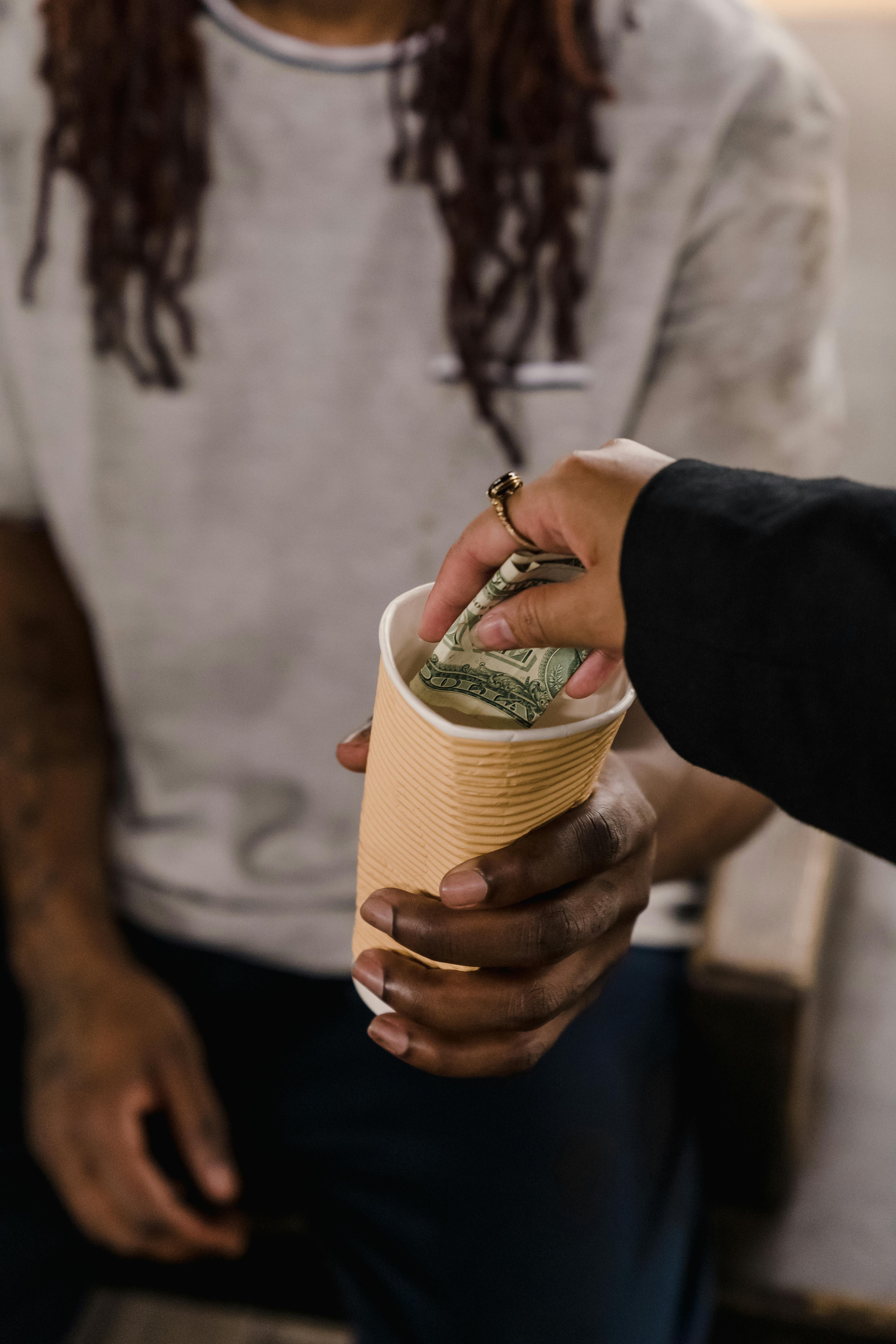 A woman giving a tip | Source: Pexels