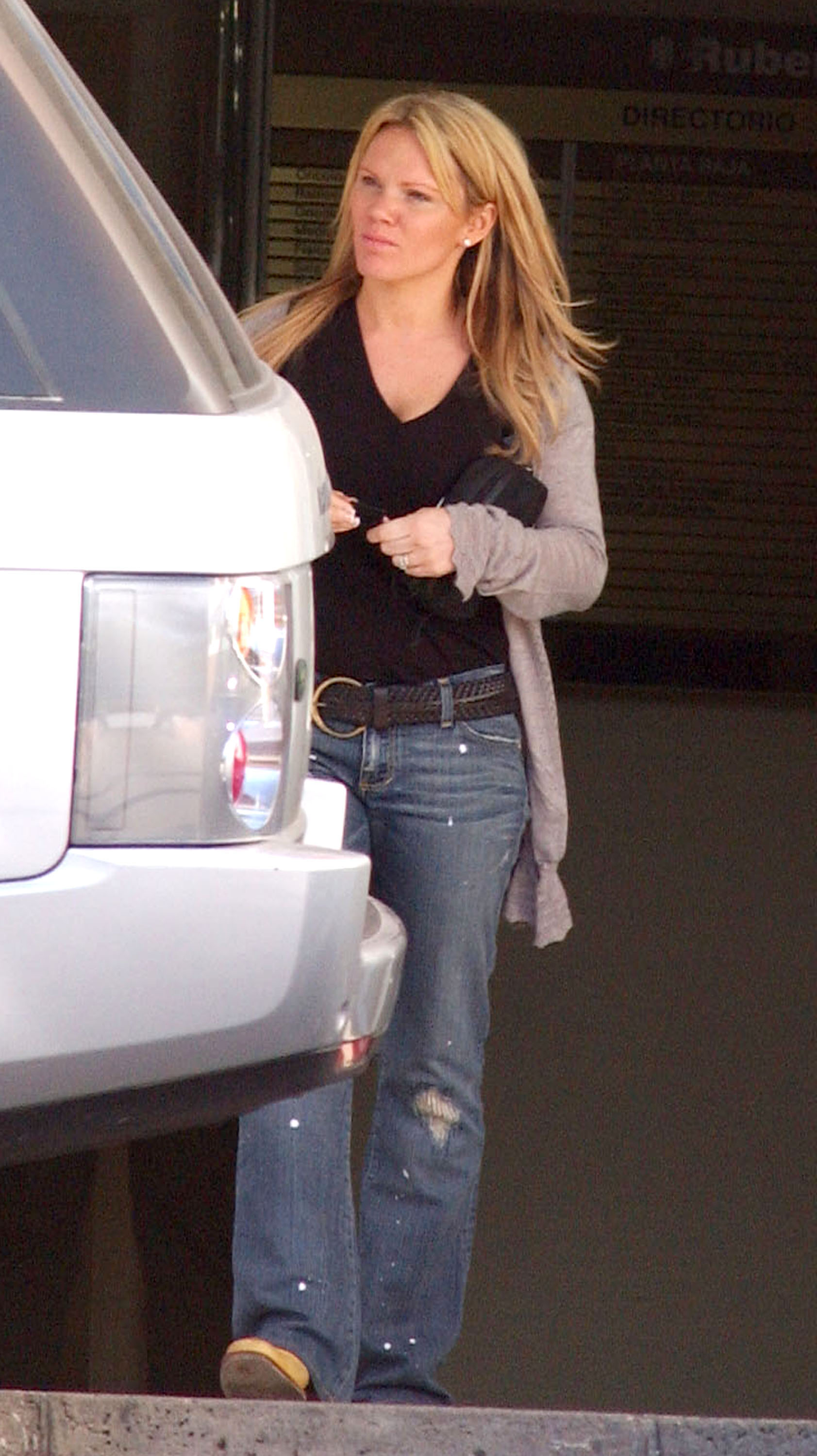 Louise Adams arriving at the Ruber International Medical Centre on February 21, 2005, in Madrid, Spain | Source: Getty Images