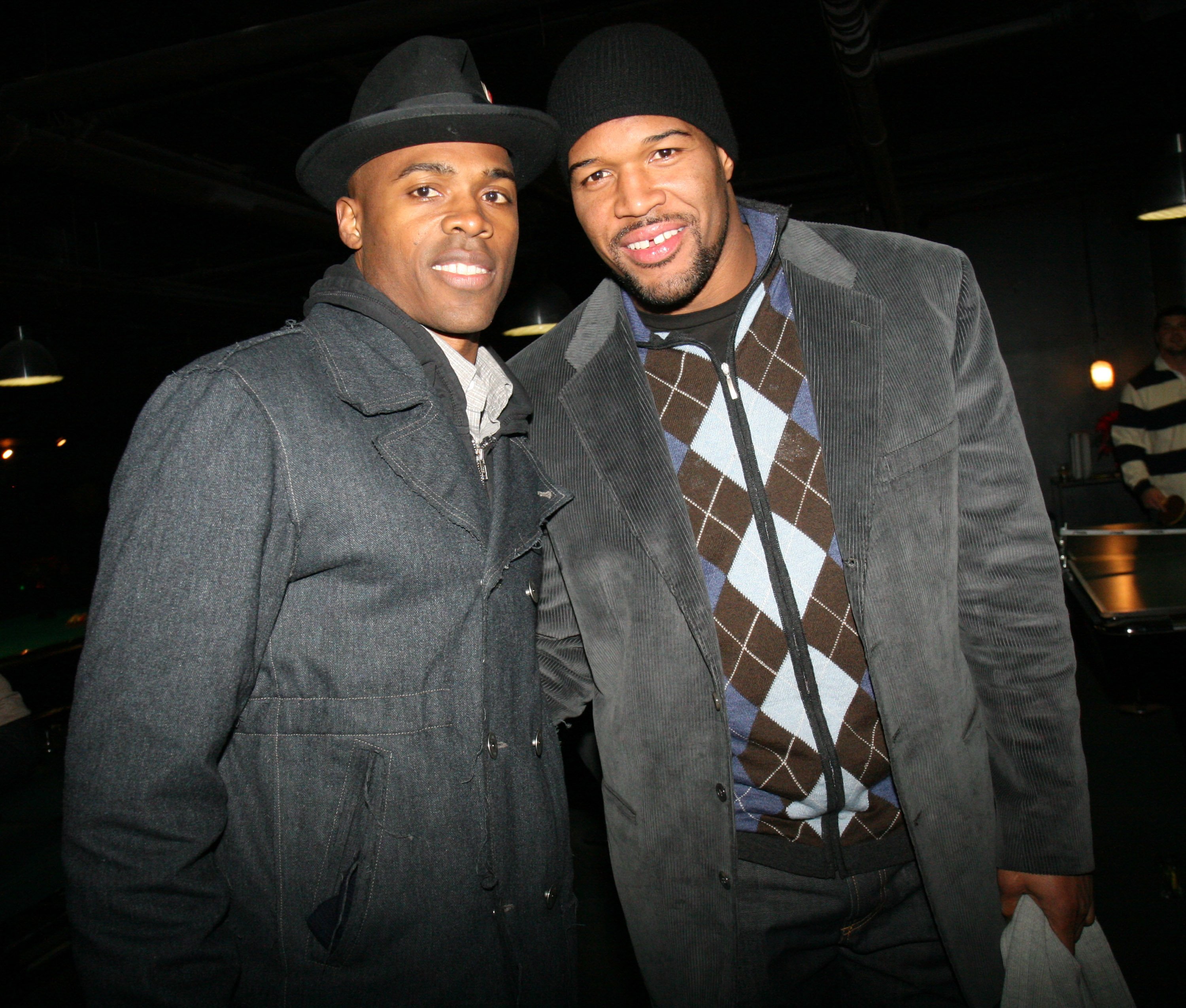 Dr. Ian Smith and Michael Strahan at Strahan's Santa's BIG Helper Christmas Party on December 17, 2007, in New York City. | Source: Johnny Nunez/WireImage/Getty Images