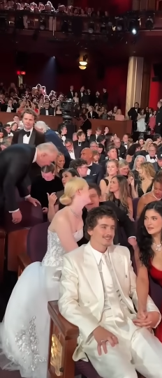 Timothée Chalamet's talking to Kylie Jenner at the 98th Academy Awards on March 15, 2026 | Source: YouTube/E! News
