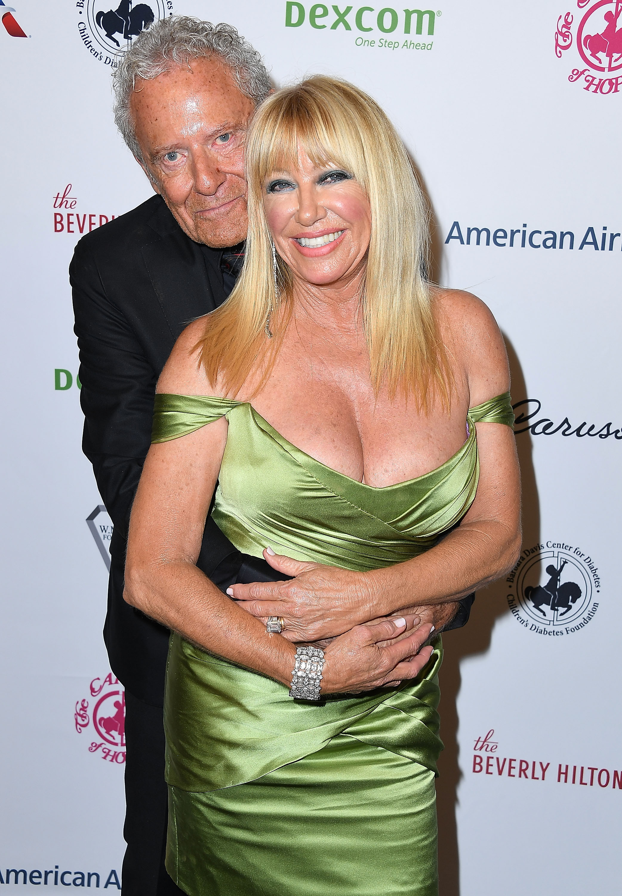 Alan Hamel and Suzanne Somers pose at the Carousel of Hope Ball - VVIP Reception on October 6, 2018, in Beverly Hills, California | Source: Getty Images