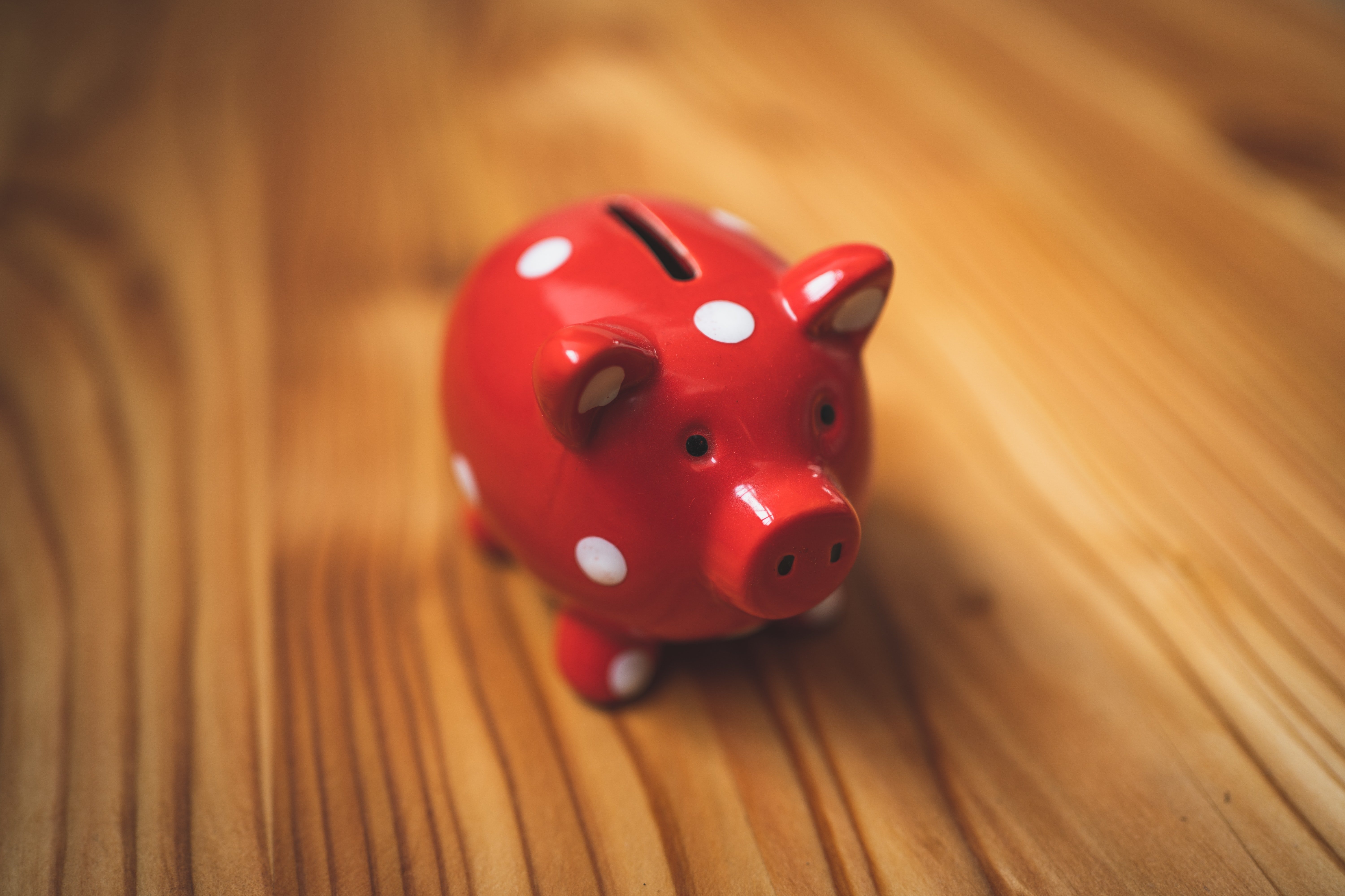 Judy broke her piggy bank to buy her mother chocolates. | Photo: Pexels